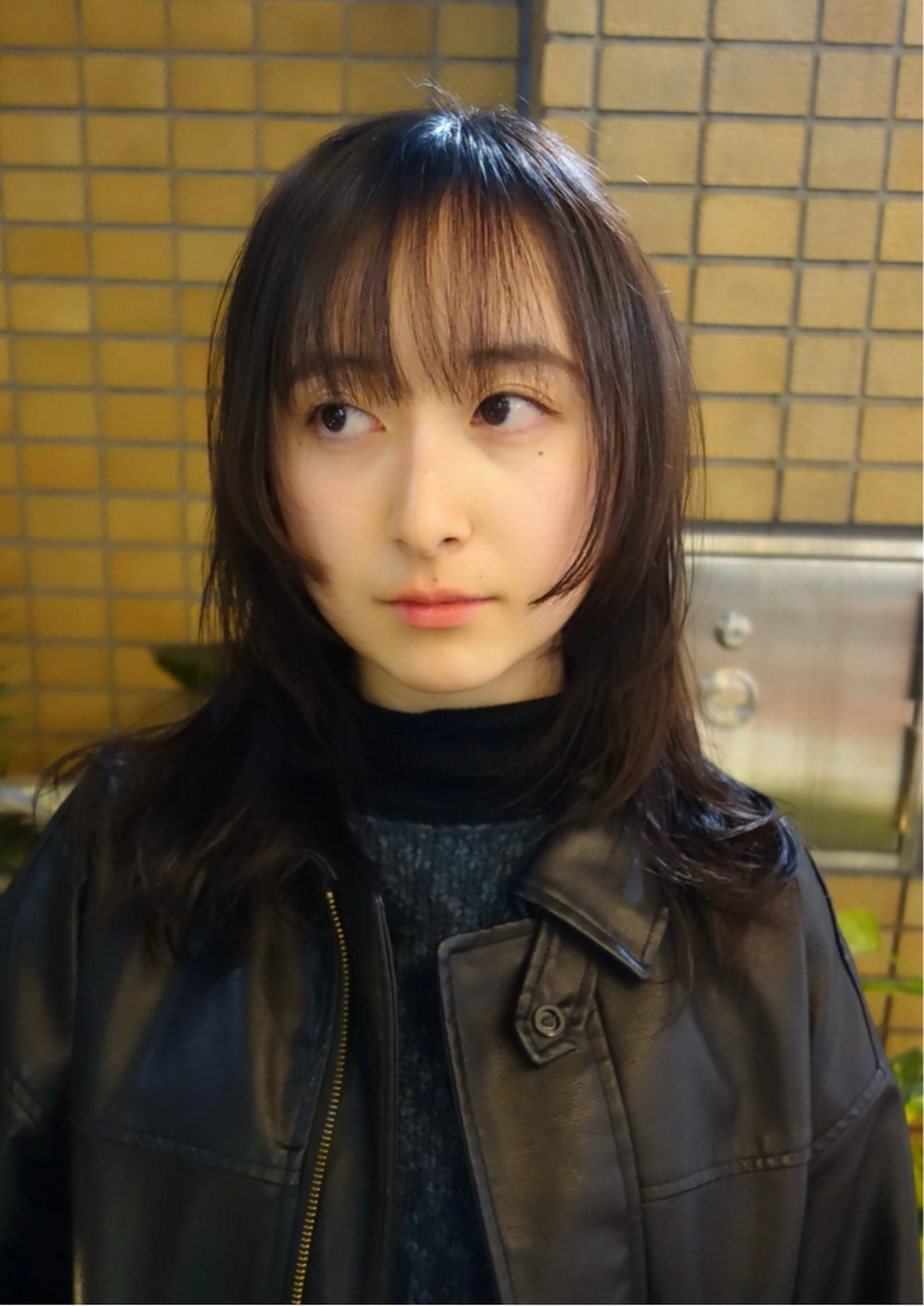 セミロング 顔まわりレイヤー レイヤーカット OASIS表参道所属・OASIS 表参道 ミカド サトル△のヘアスタイル