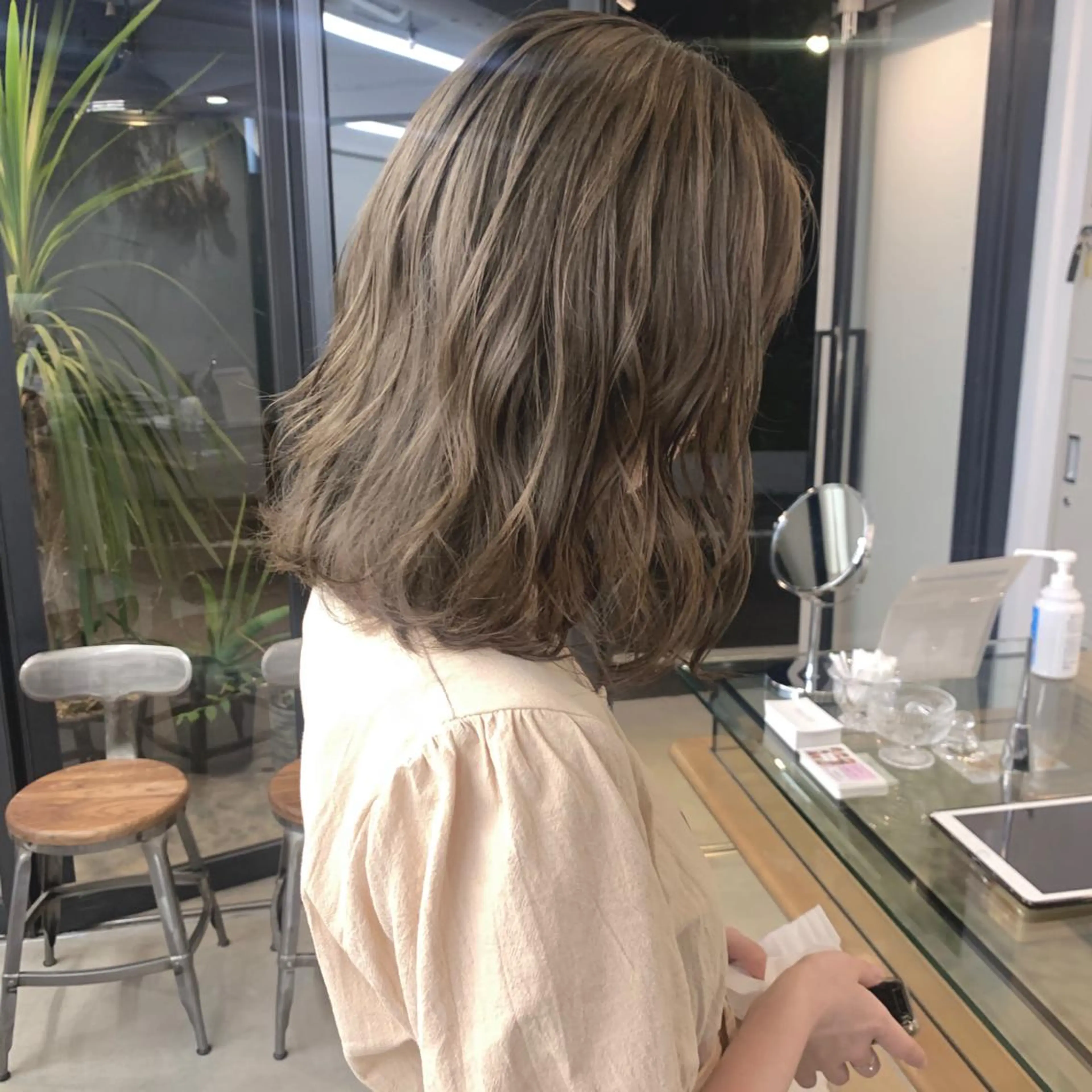 ミディアム LEBEN所属・leben serikaのヘアスタイル