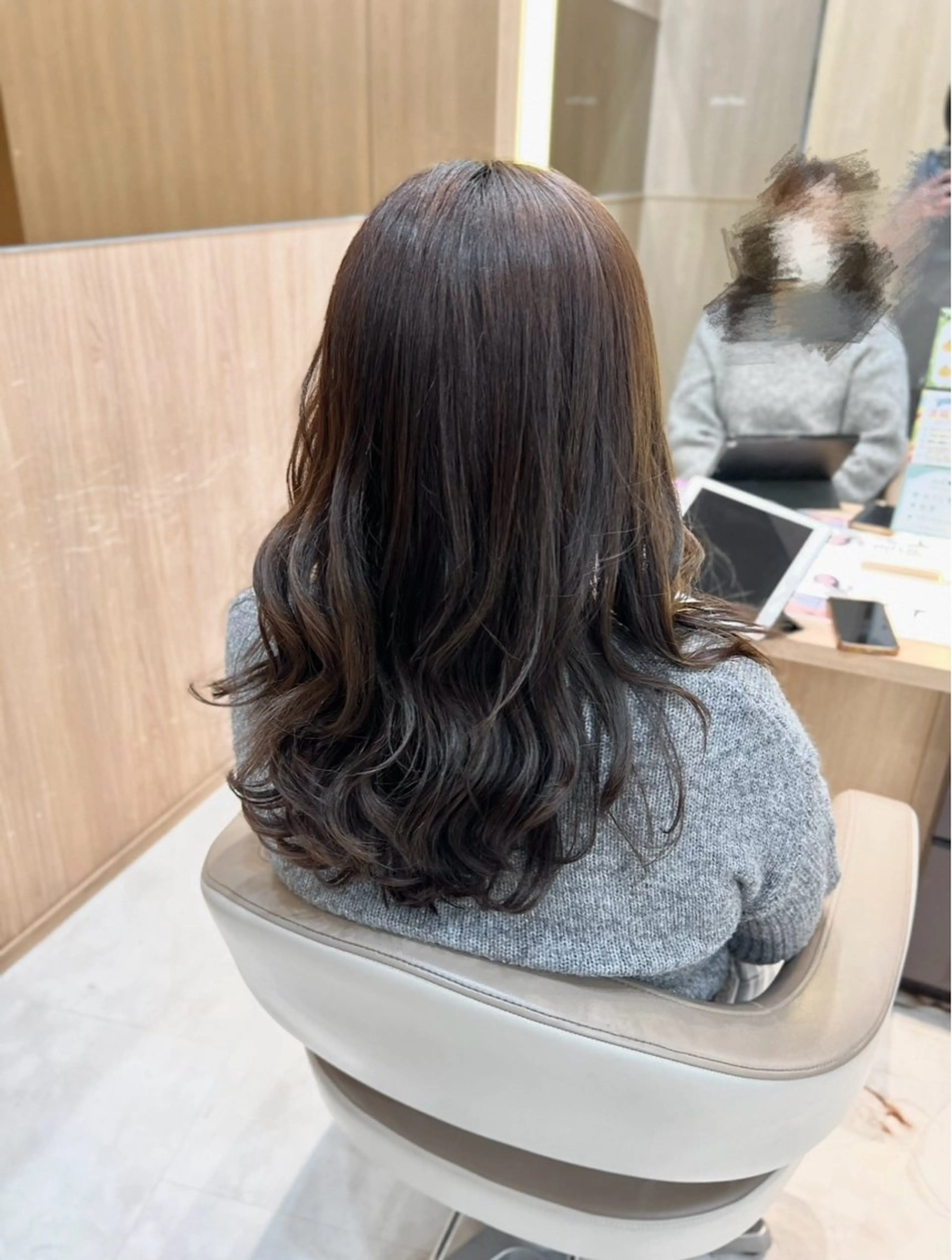 ロング レイヤーカット UNIX モモハのヘアスタイル