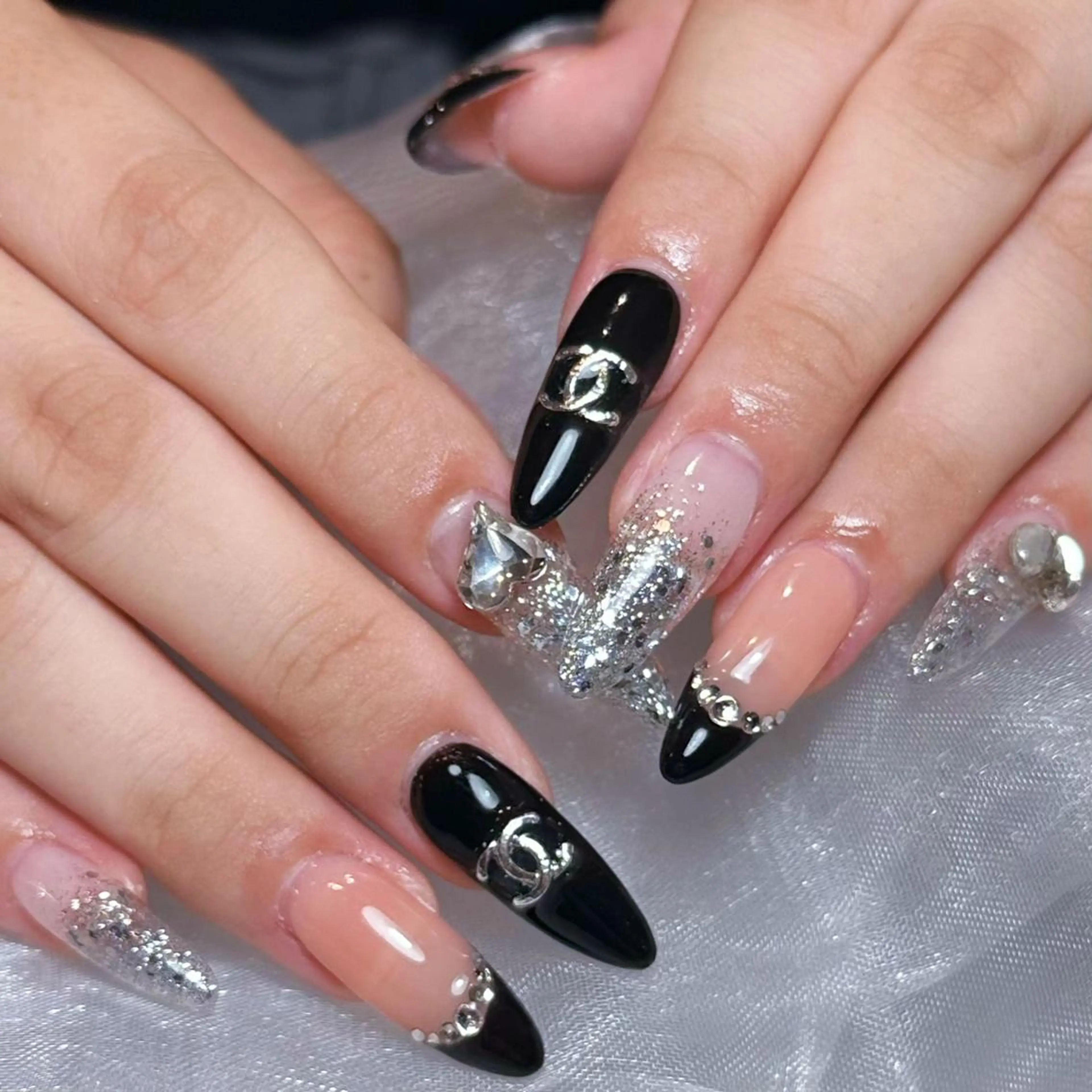 ネイル アートネイル オーロラネイル ガーリー キラキラネイル 韓国ネイル ハンドネイル DIAMOND 💅のネイルデザイン