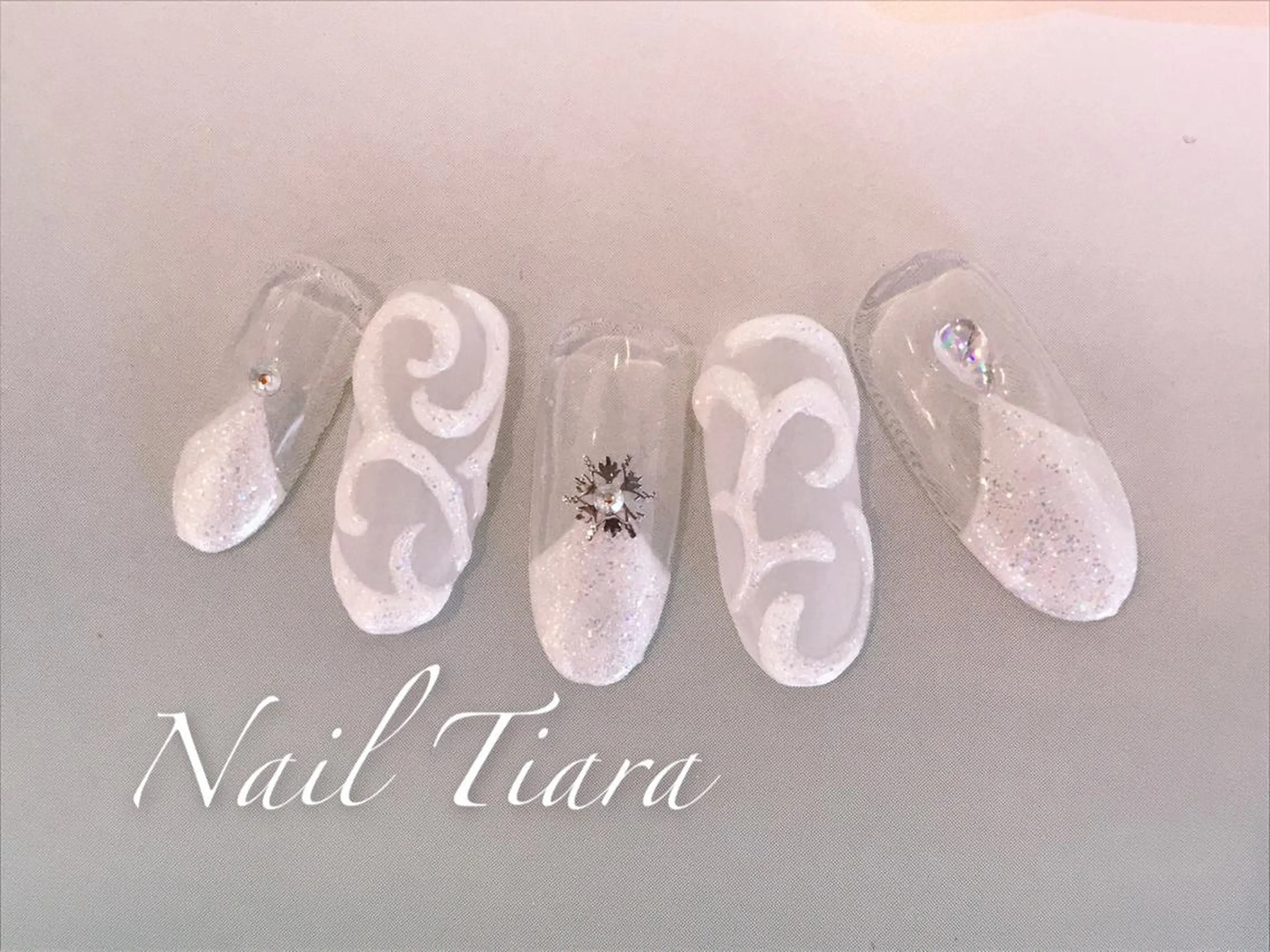 ネイル ネイル ティアラのネイルデザイン