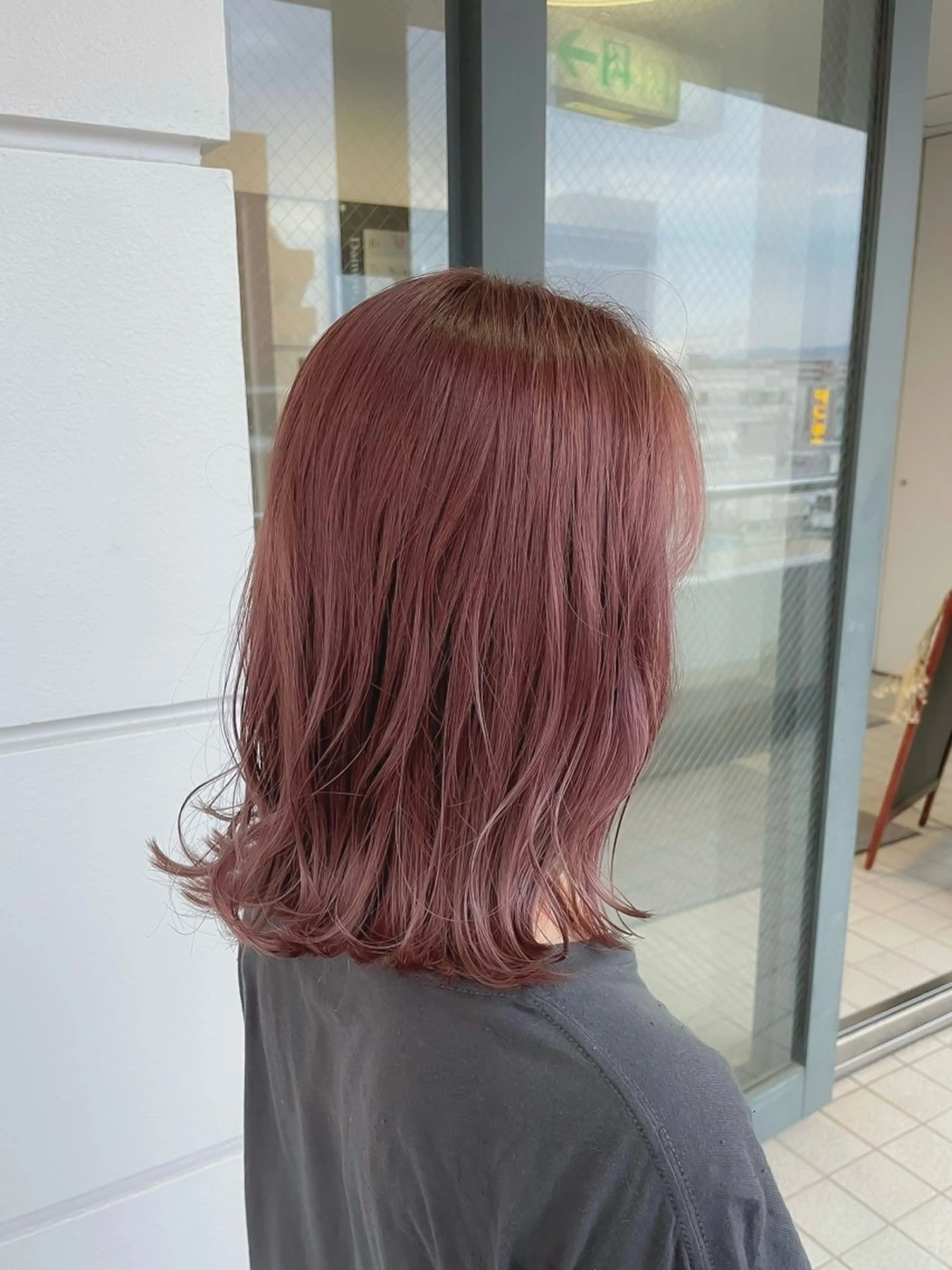 ミディアム カラー カット ヘアカラー トリートメント 西村 れいのヘアスタイル