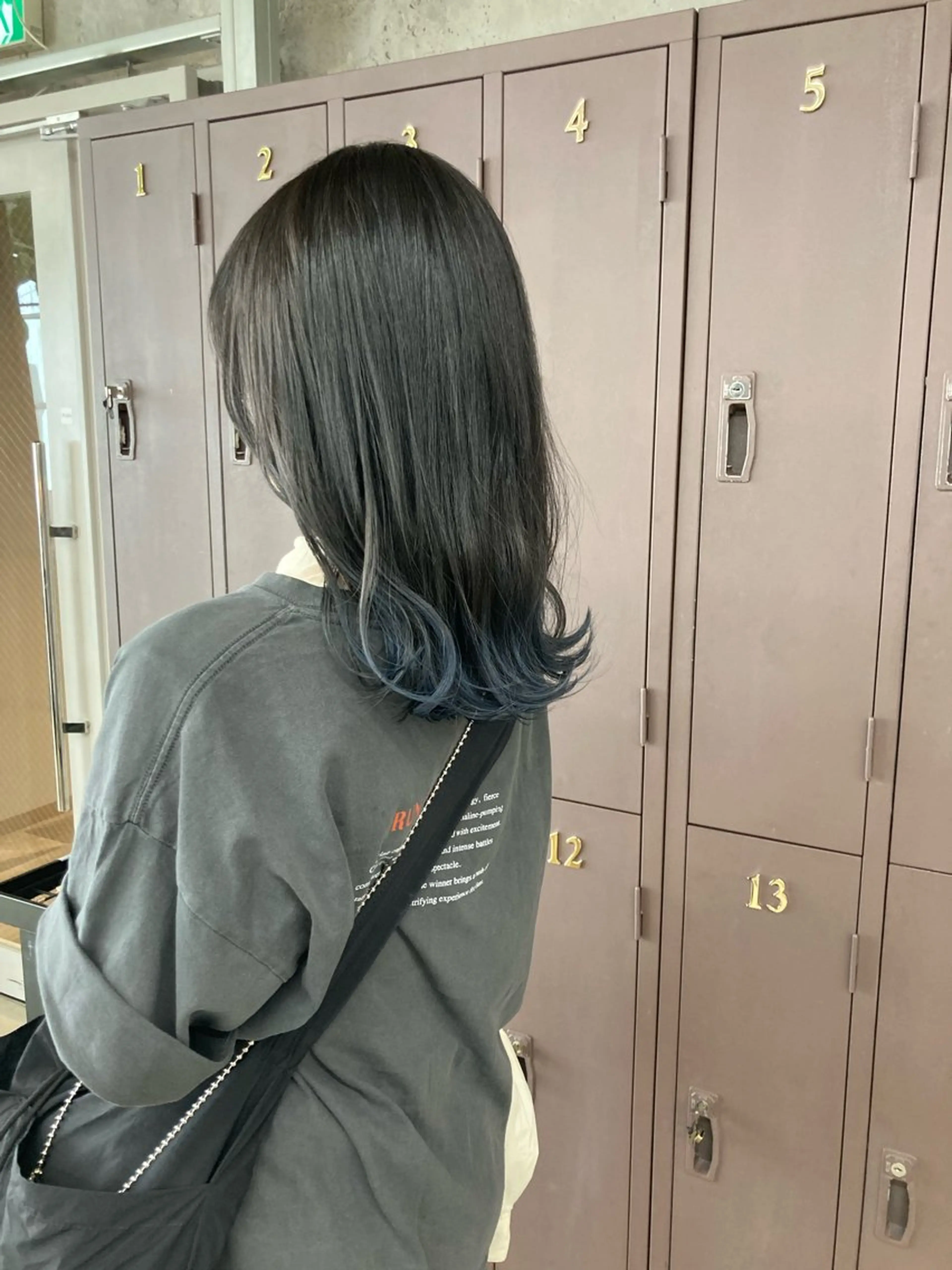 セミロング カラー グラデーションカラー ネイビーカラー カット ヘアカラー 小木曽智美 /ボブ/ショートのヘアスタイル