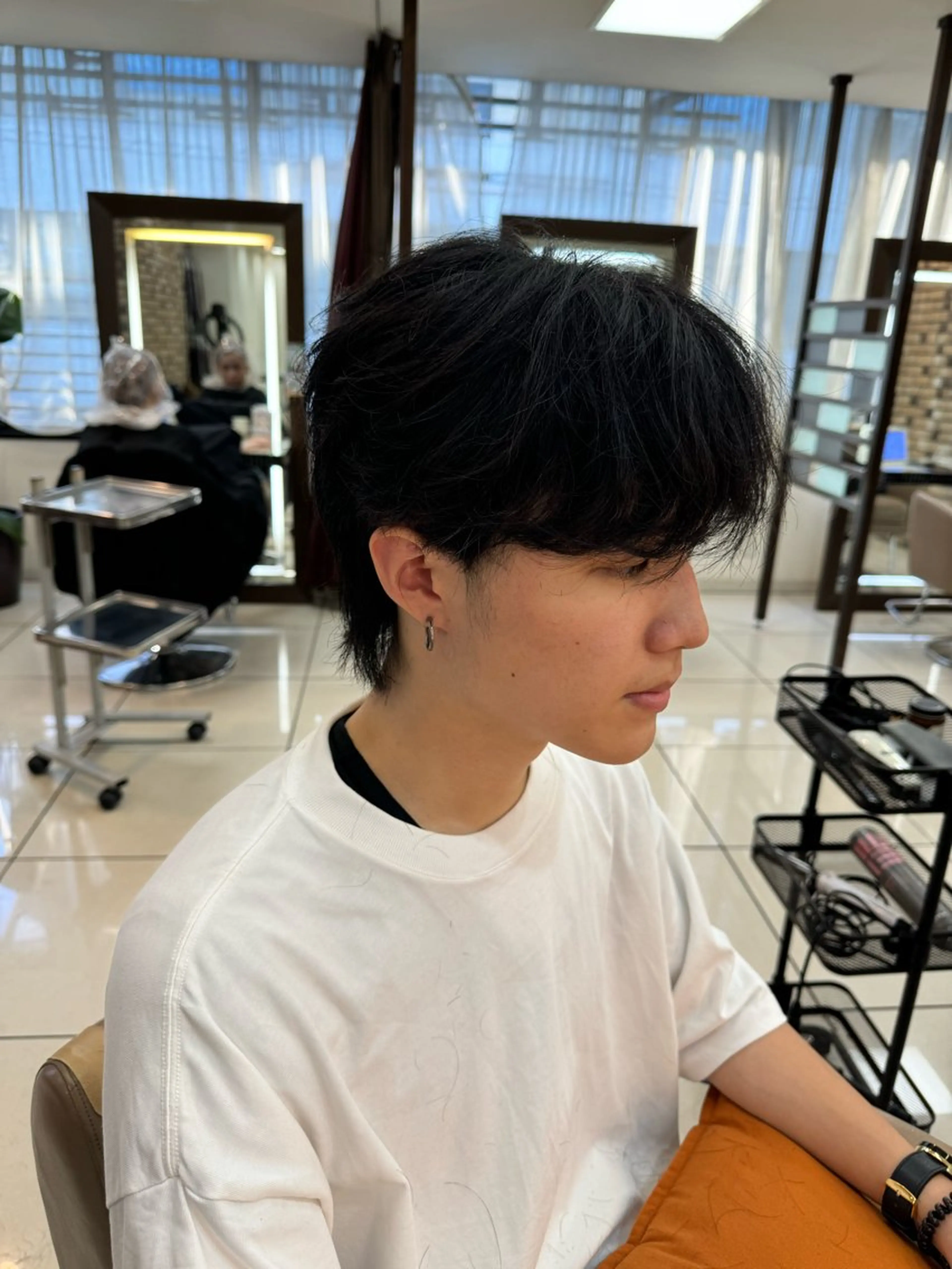 メンズ カット ラウンドマッシュシャ ドウニュアンスパーマのヘアスタイル