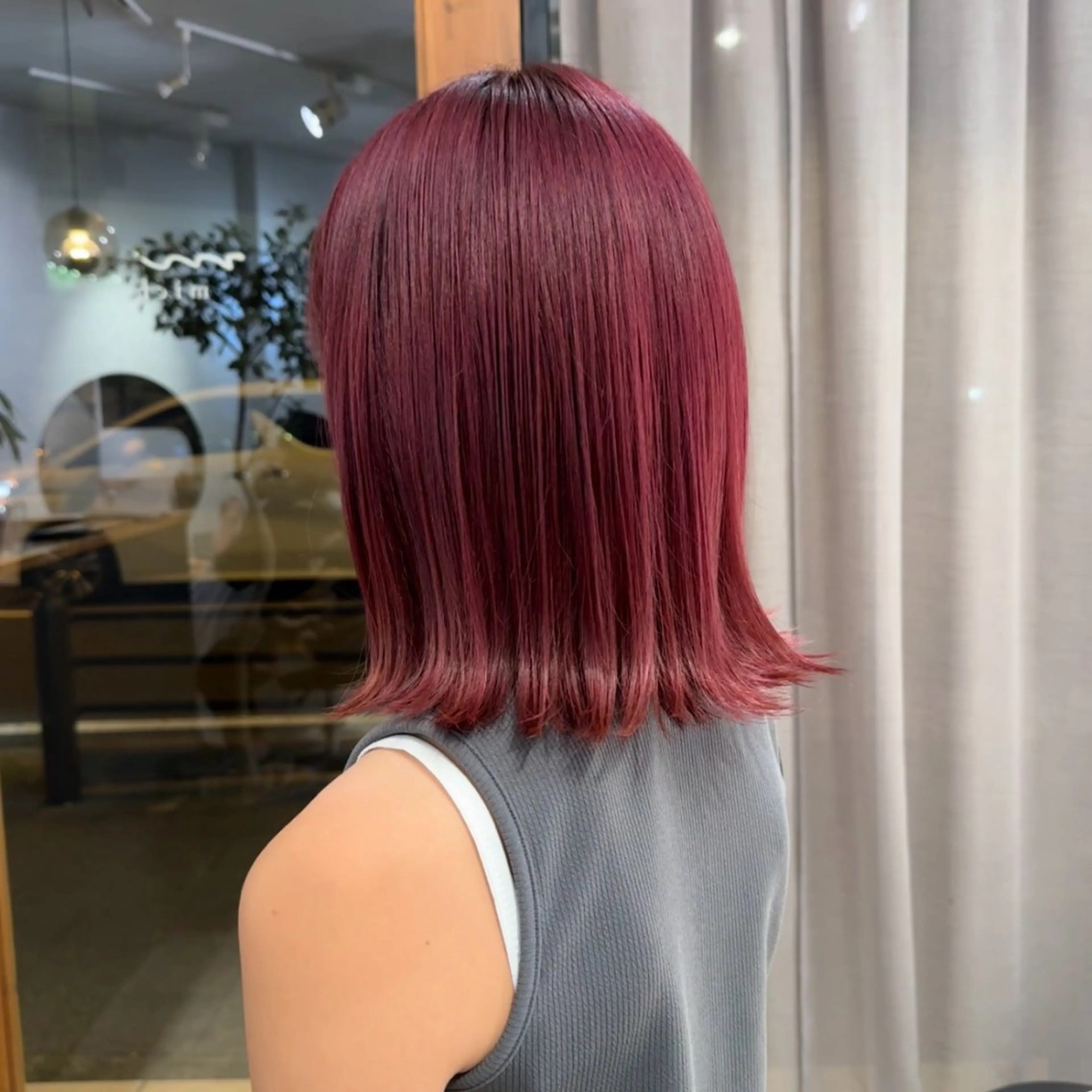 ミディアム カラー ブリーチ レッドカラー ヘアカラー 吉田 葉音のヘアスタイル