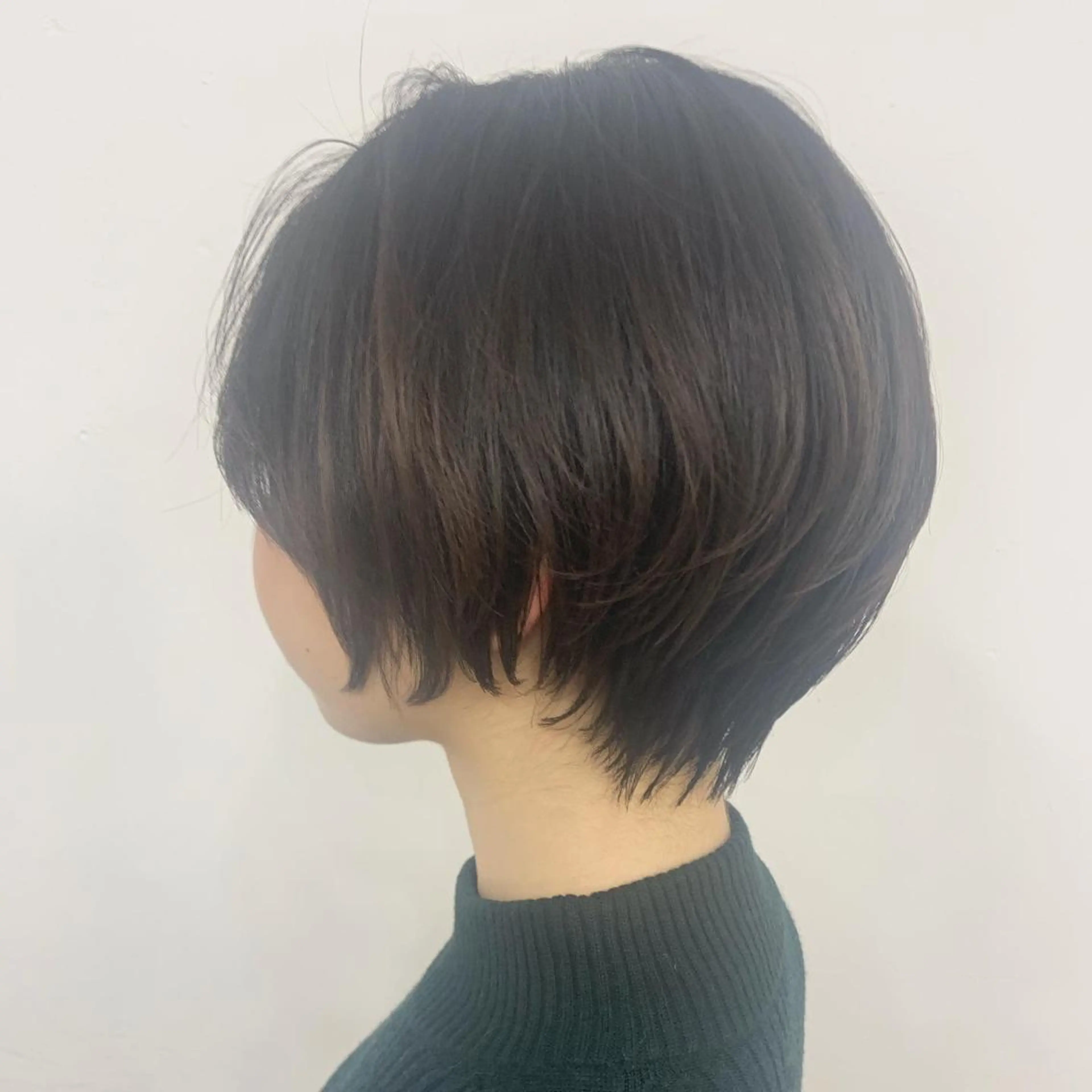 ショート ハンサムショート ショートヘア カット ヘアカラー chama レイヤーカットのヘアスタイル