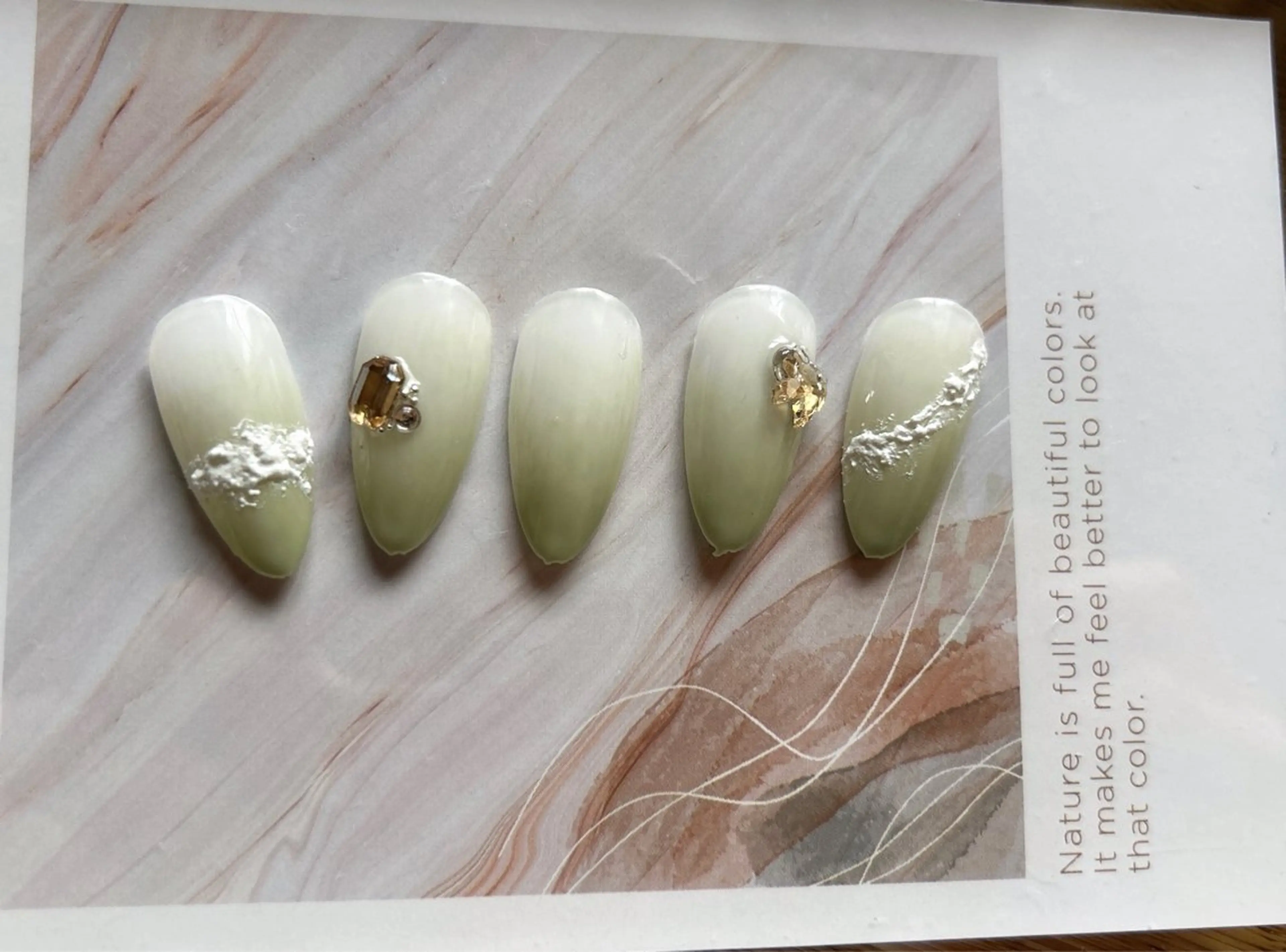 ネイル ハンドネイル コウ ヨウのネイルデザイン