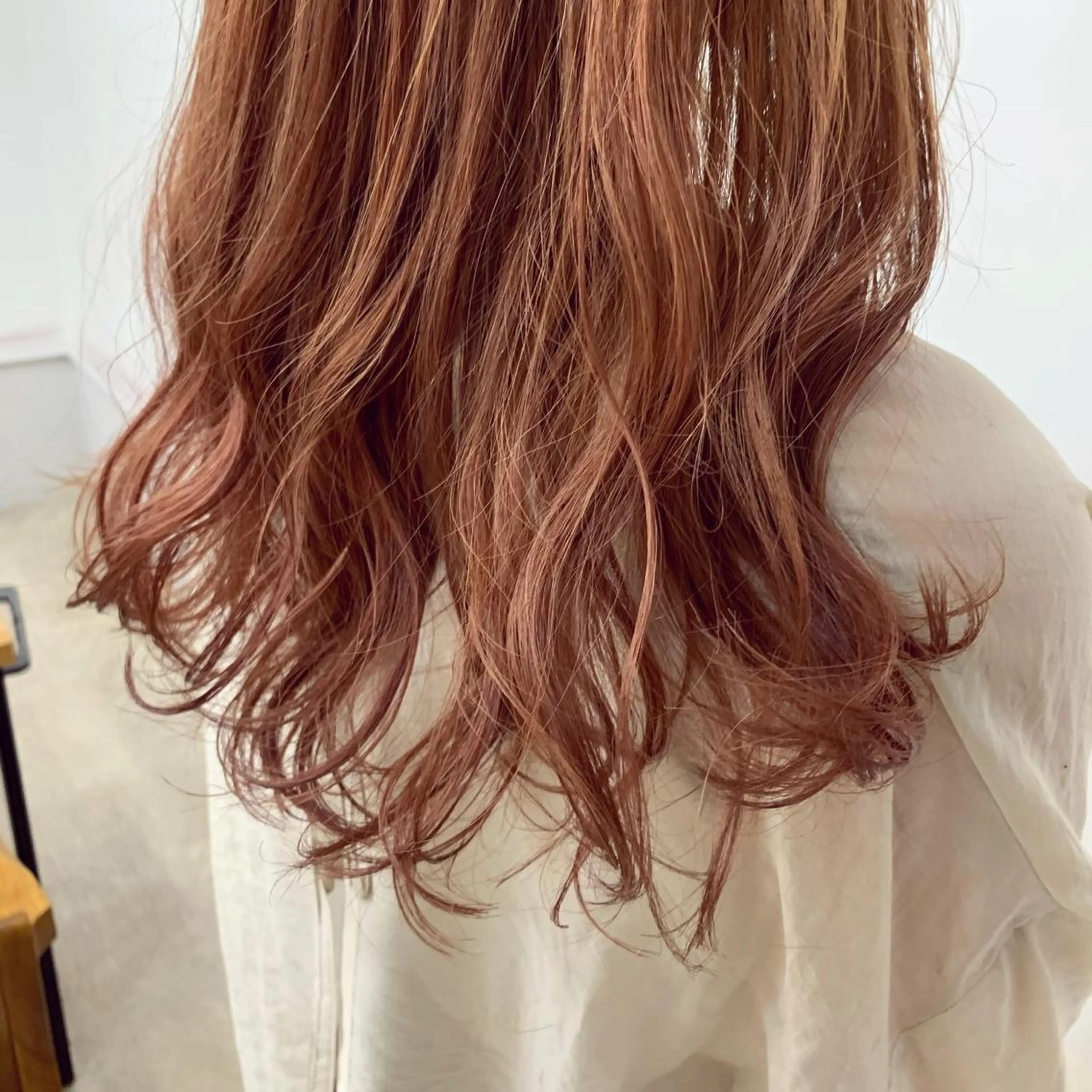 ロング カラー ベージュカラー ピンクカラー ピンクベージュ ヘアカラー トリートメント chama レイヤーカットのヘアスタイル