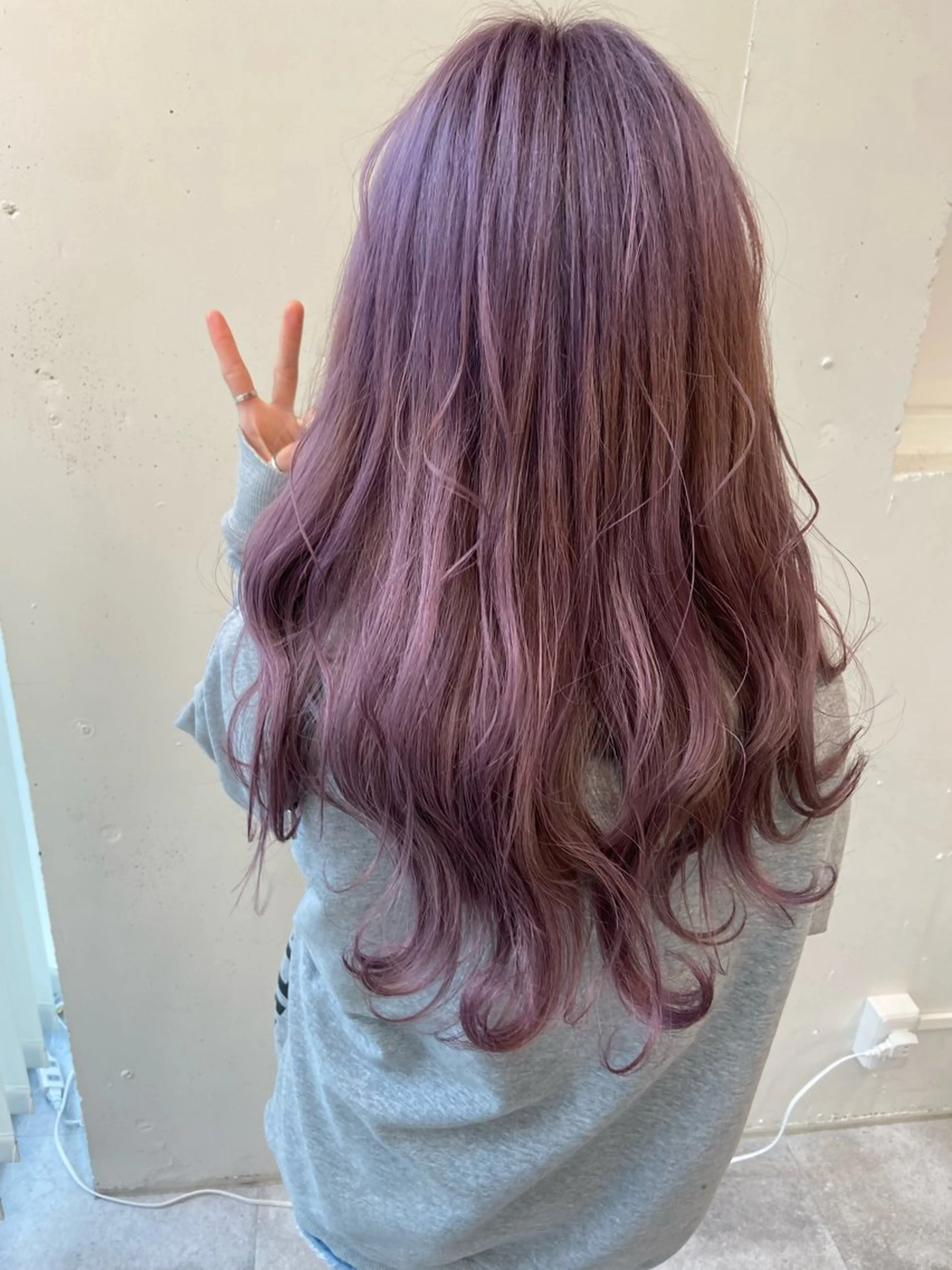 ミディアム カラー ラベンダーカラー ラベンダーピンク ピンクカラー ヘアカラー トリートメント AILEE所属・ウルフカット レイヤーカット上柿のヘアスタイル