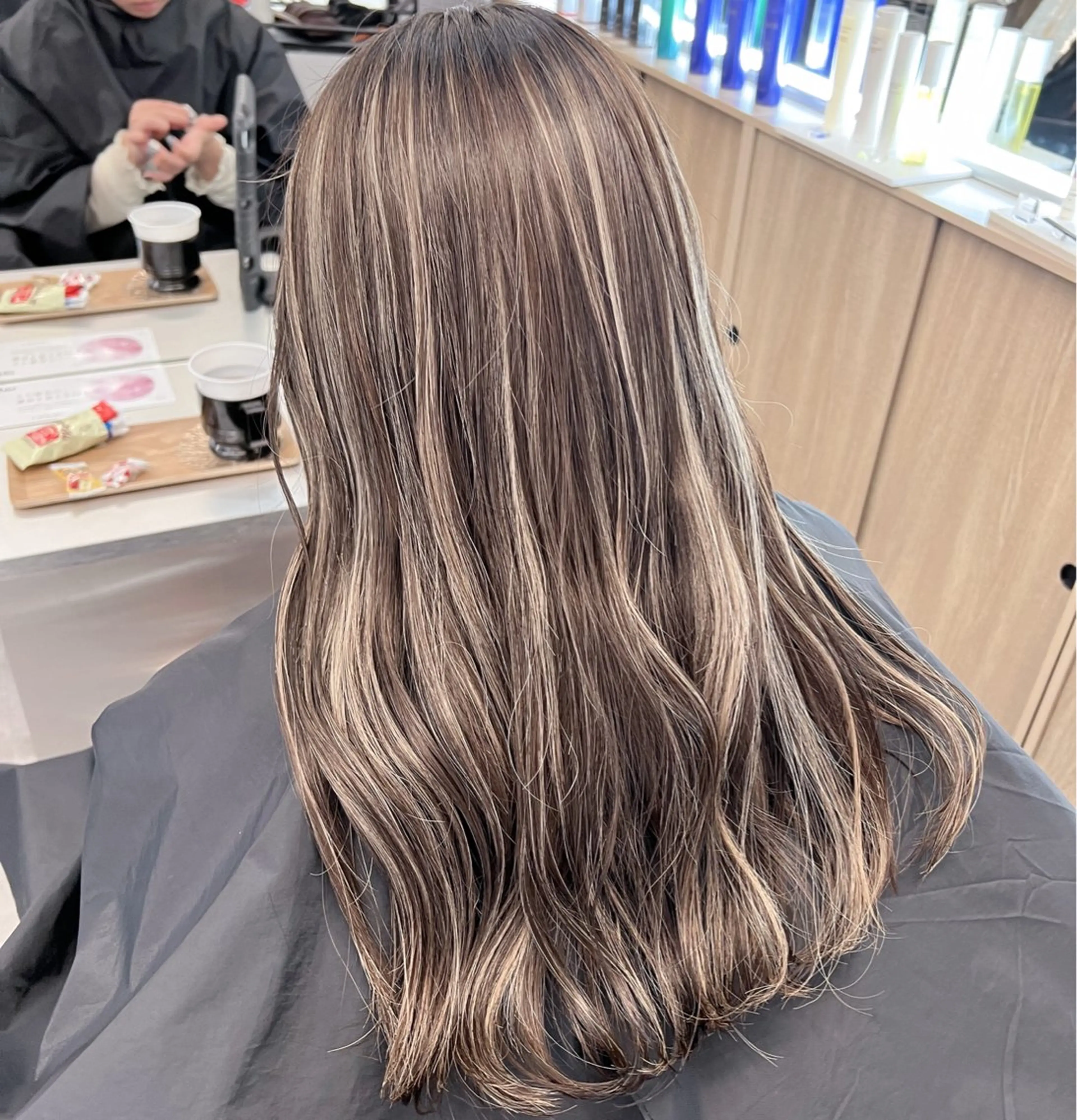 ロング カラー ハイライトカラー ハイライト カット ヘアカラー トリートメント 中井 一葉のヘアスタイル
