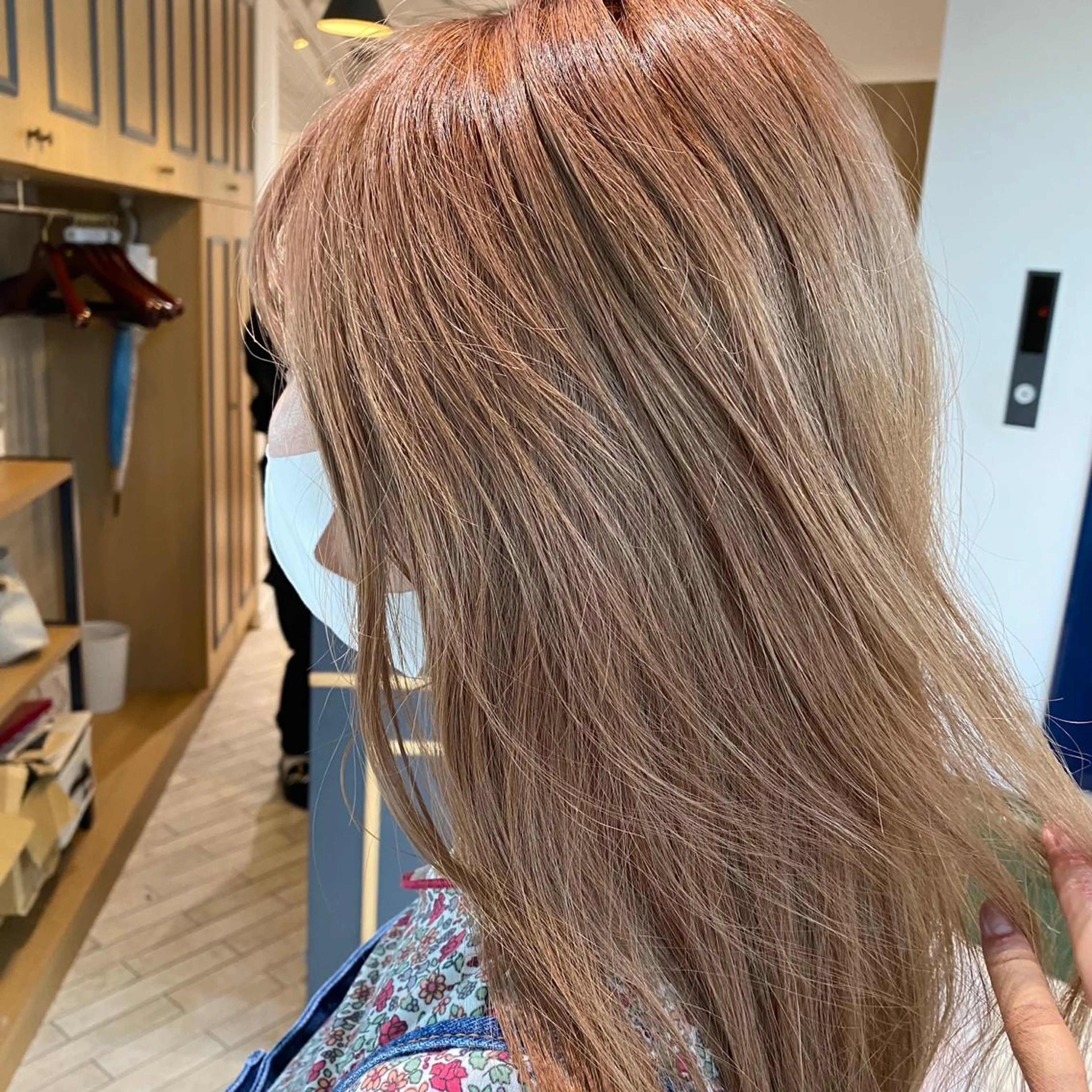 ロング ヘアカラー 神奈川大学最寄り白楽 三本松巧のヘアスタイル