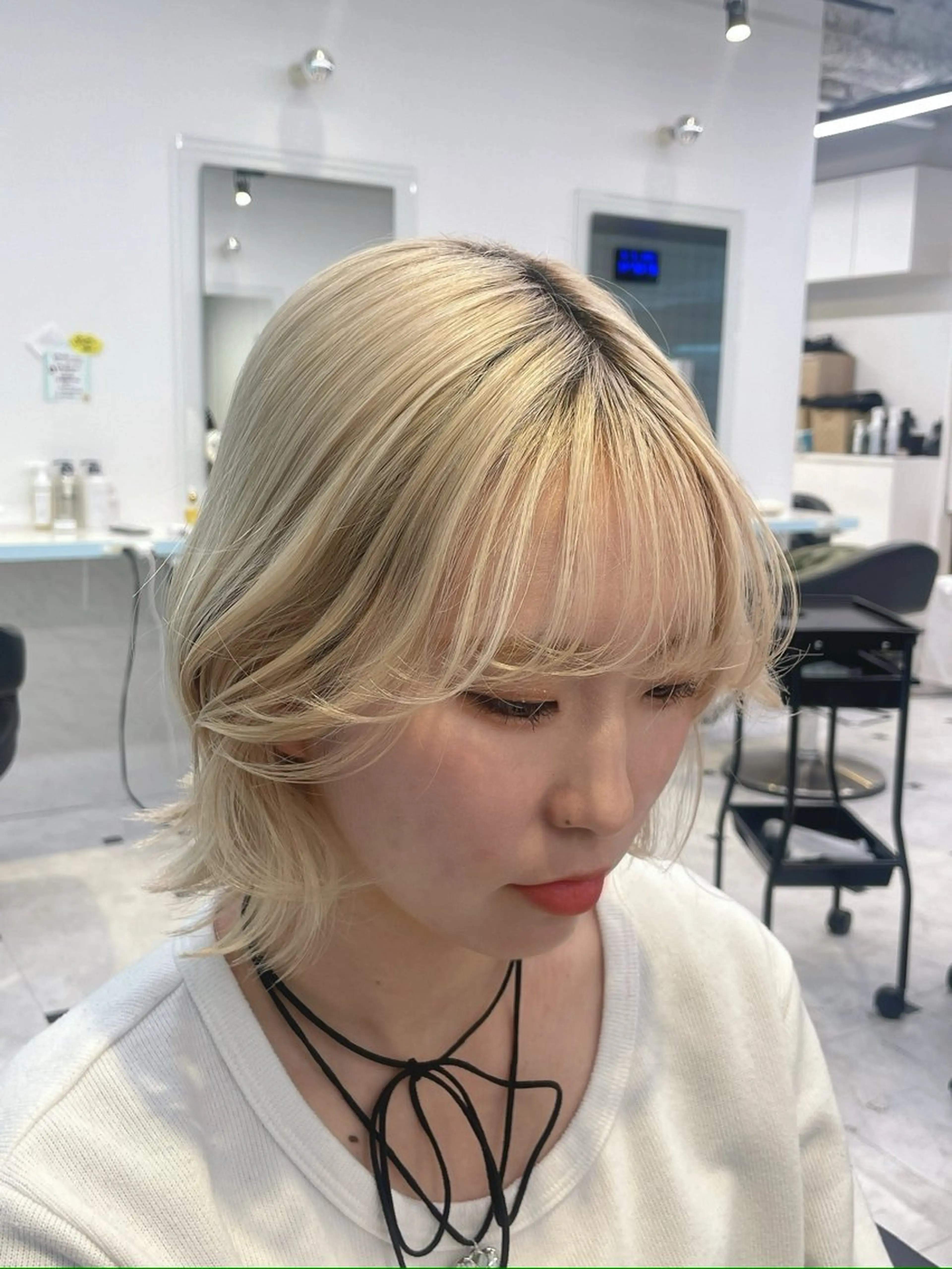 ミディアム カラー カット ヘアカラー 🩵透明感カラー× 縮毛ボブ🩵ヒナノのヘアスタイル