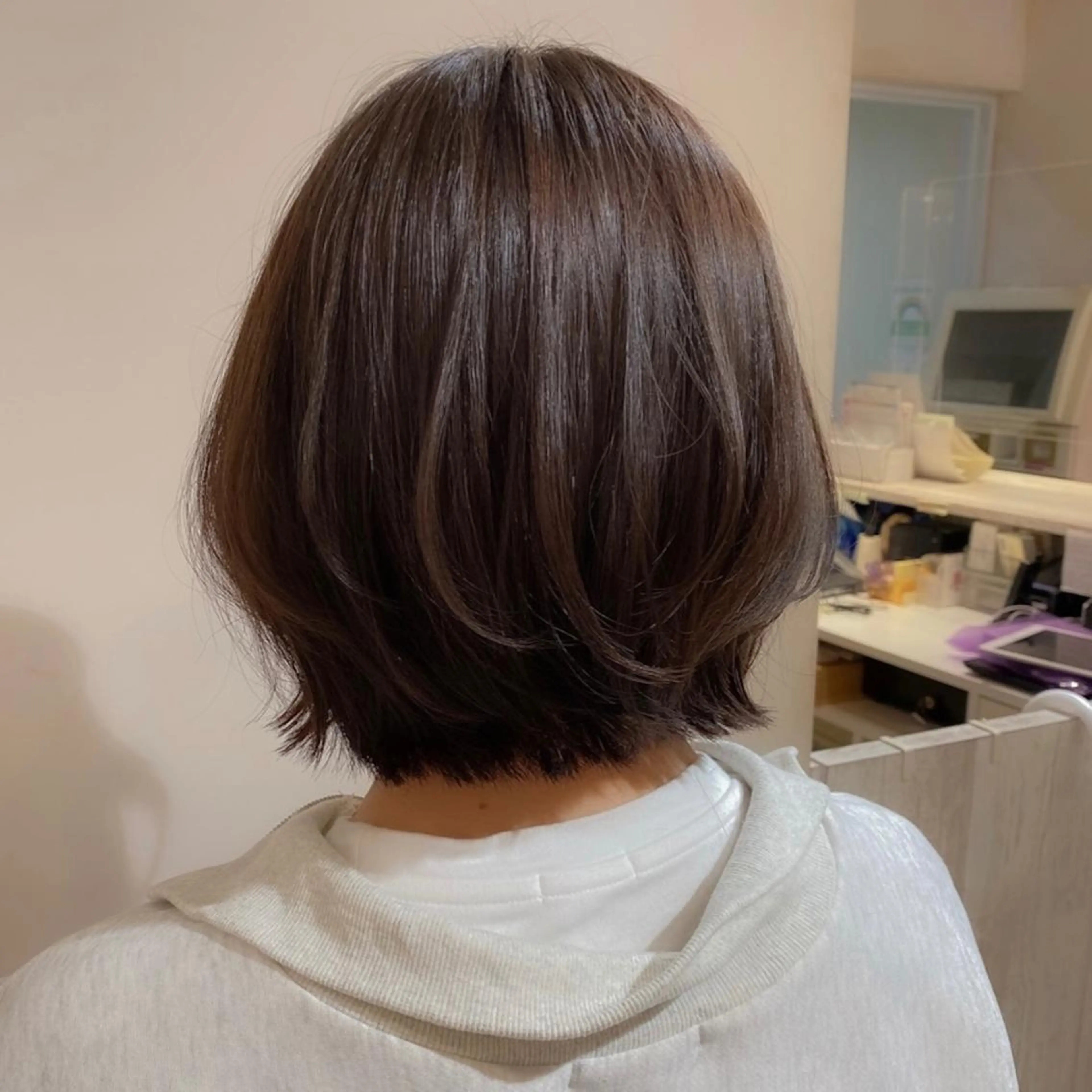 ショート カラー カット ヘアカラー トリートメント On所属・顔まわりカット🌟 くびれヘア/寺門遥輝のヘアスタイル