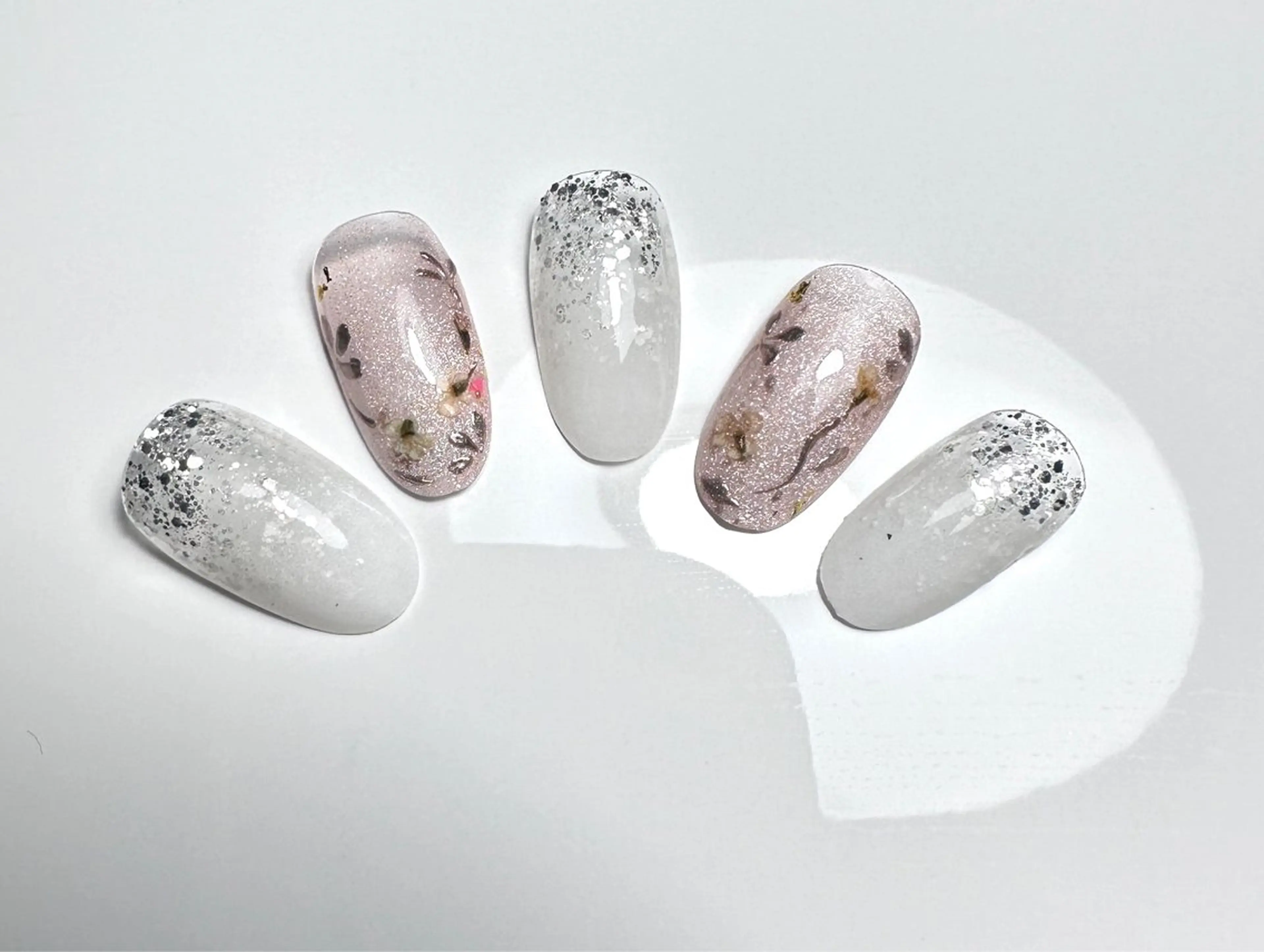 ネイル アートネイル マグネットネイル ミラーネイル Pretty Nail Salon     　(ジェル&ケア)所属・Pretty Nail Salonのネイルデザイン