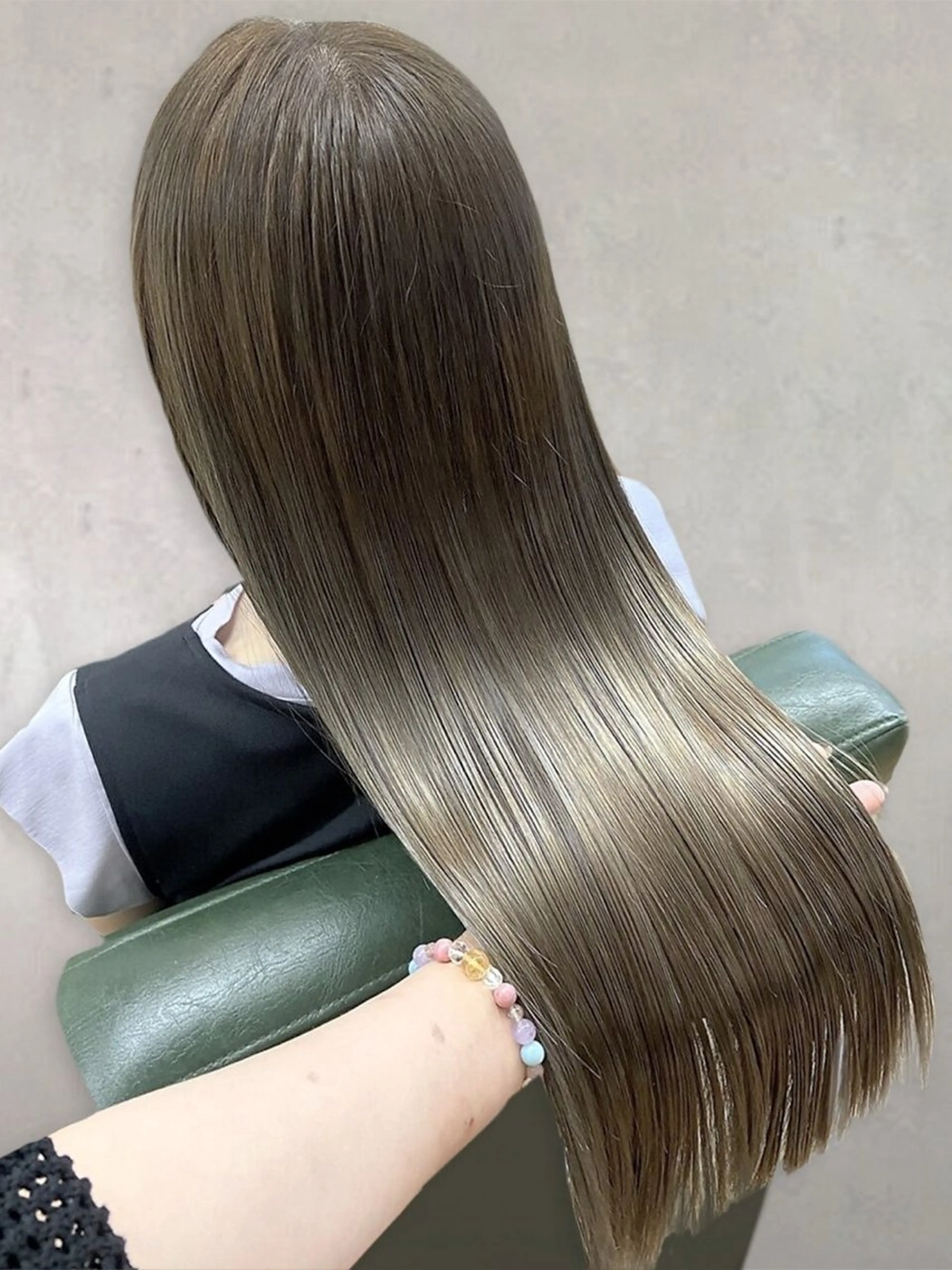 ロング カラー ヘアカラー トリートメント 小山田 愛美のヘアスタイル