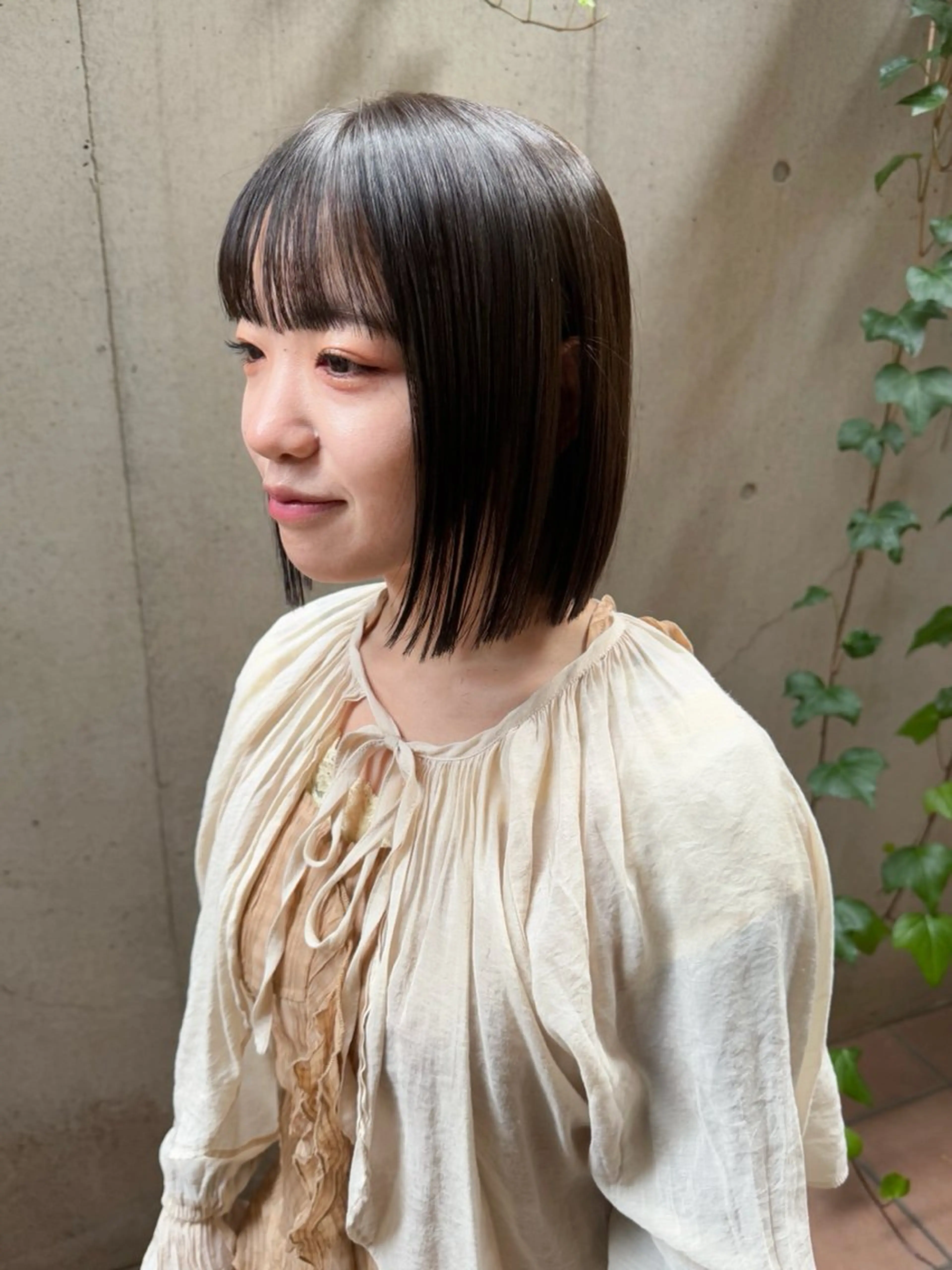 ミディアム カラー 透明感カラー オリーブカラー カット 大橋 芽衣のヘアスタイル