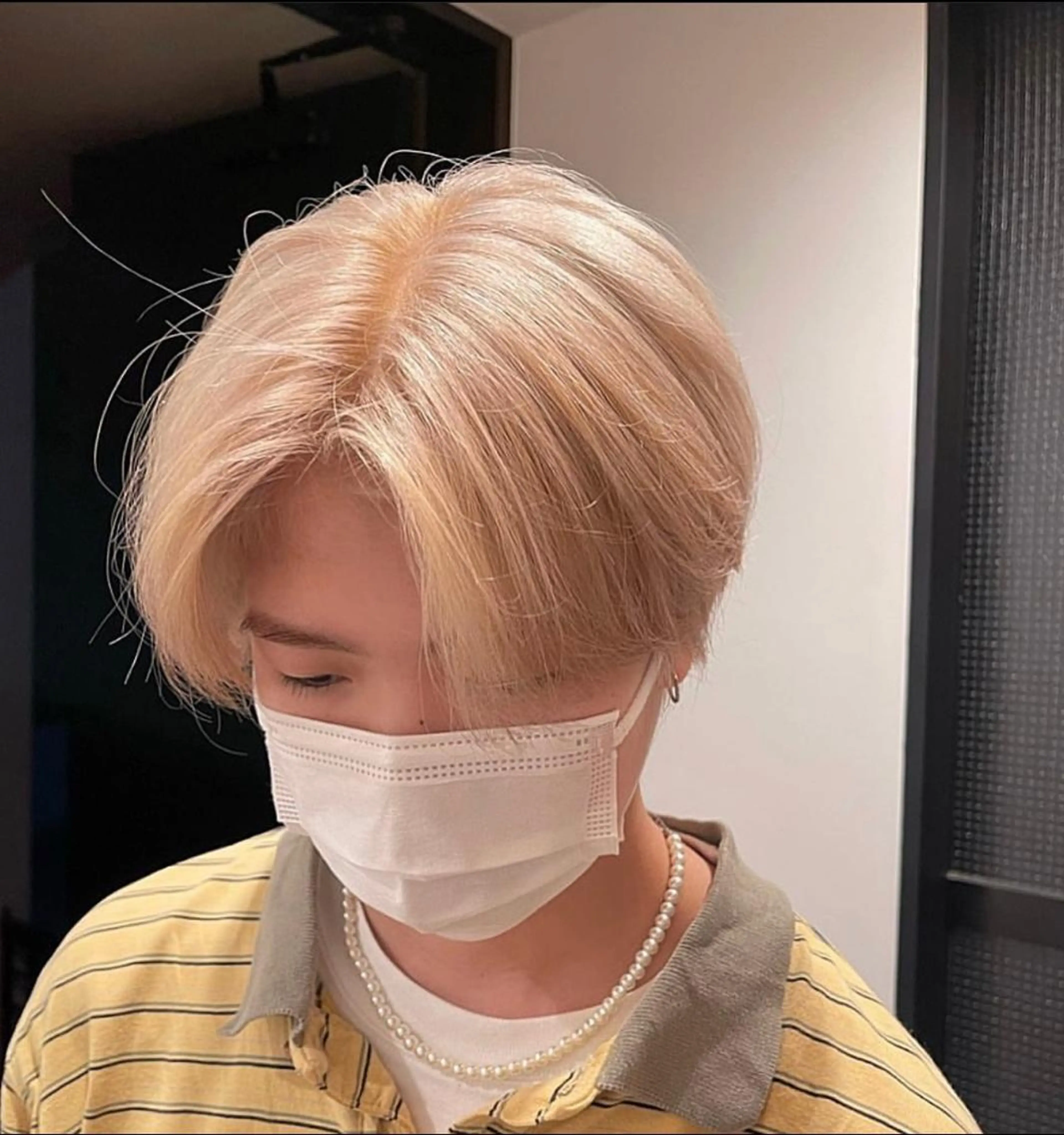 ショート カラー ヘアアレンジ メンズ メンズハイトーン ベージュカラー ハイトーンカラー ヘアカラー トリートメント ヘアセット 💐大人可愛く Kroda💐のヘアスタイル