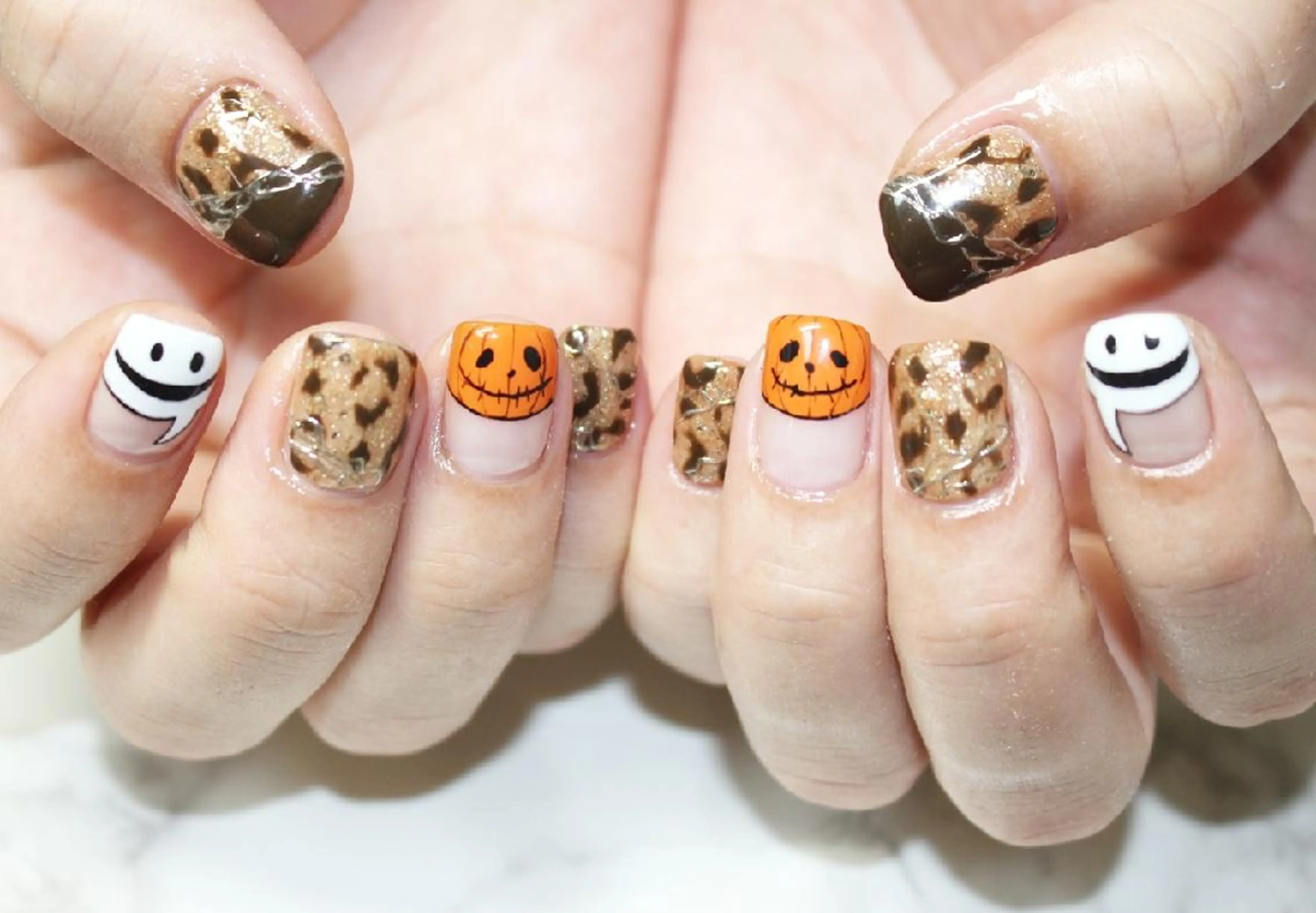 ネイル アニマル柄 ハロウィン ミラーネイル yu-a☆  ネイル ＆ホワイトニングのネイルデザイン