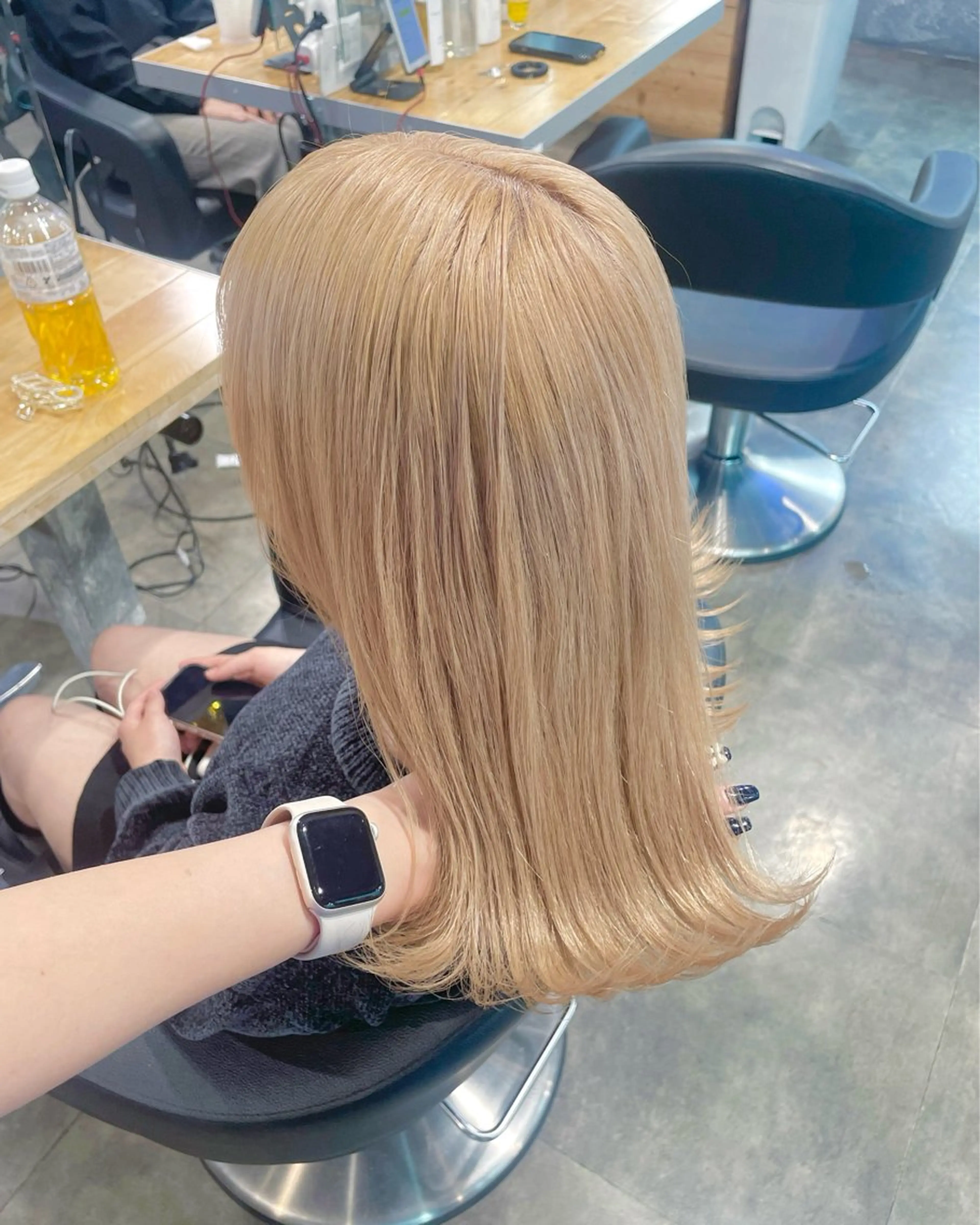 セミロング カラー ヘアカラー ハイトーンブロンド 横浜💞ミオのヘアスタイル