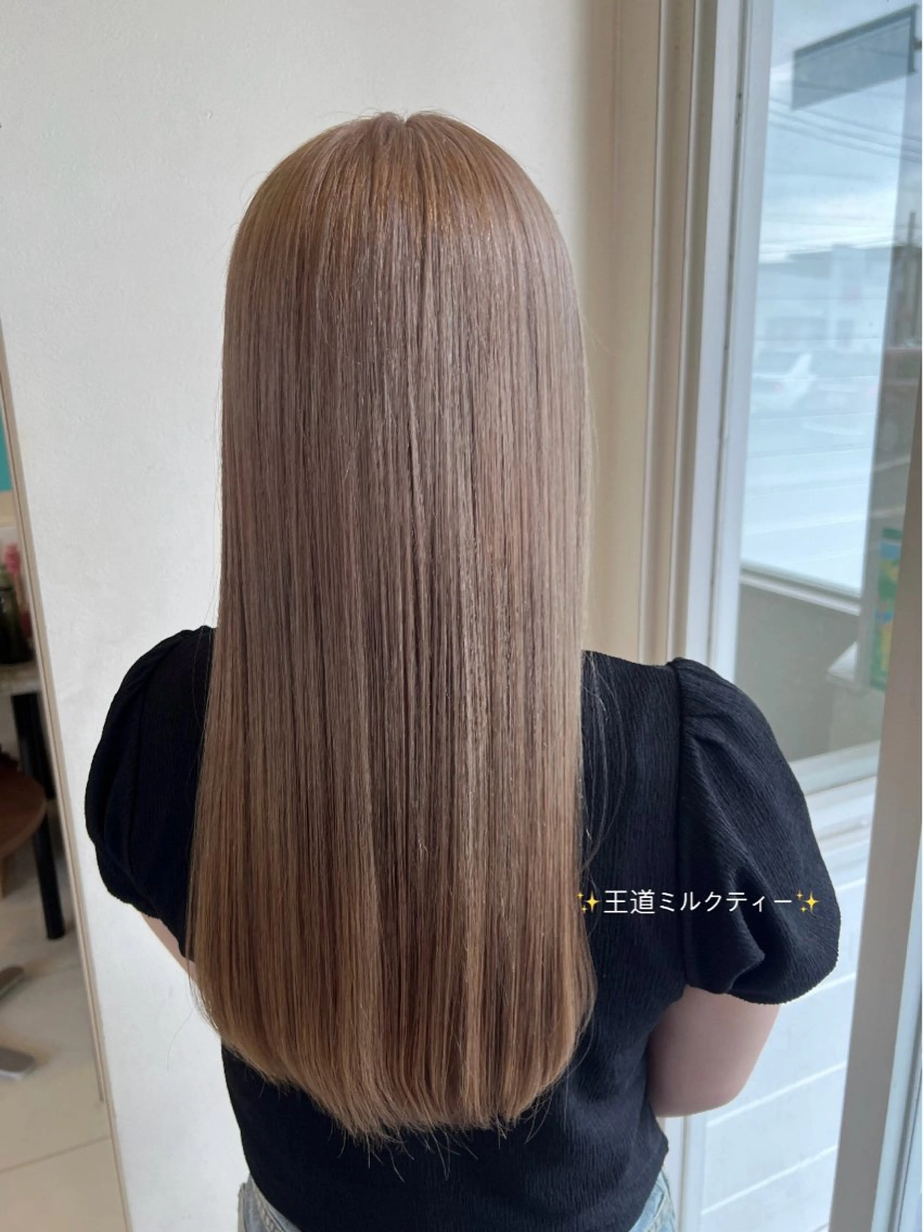 ロング カラー ベージュカラー ブリーチ ブラウンカラー ミルクティーベージュ ヘアカラー 友田 未来のヘアスタイル