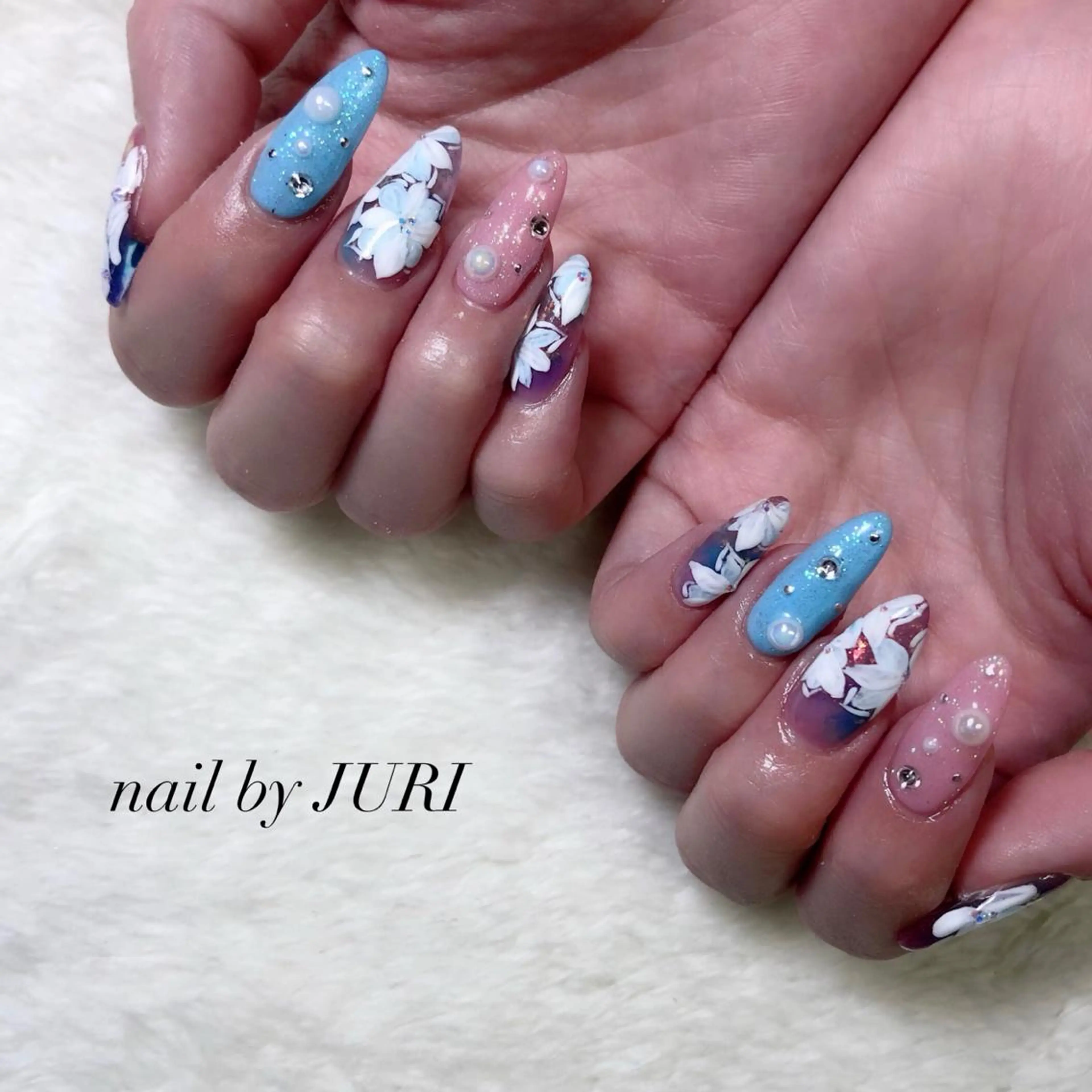 ネイル フットネイル フレンチネイル ジェルネイル ラメ(グリッター) ラメグラデーション NEO Beauty Salon所属・𝐍𝐄𝐎 𝐉𝐔𝐑𝐈のネイルデザイン