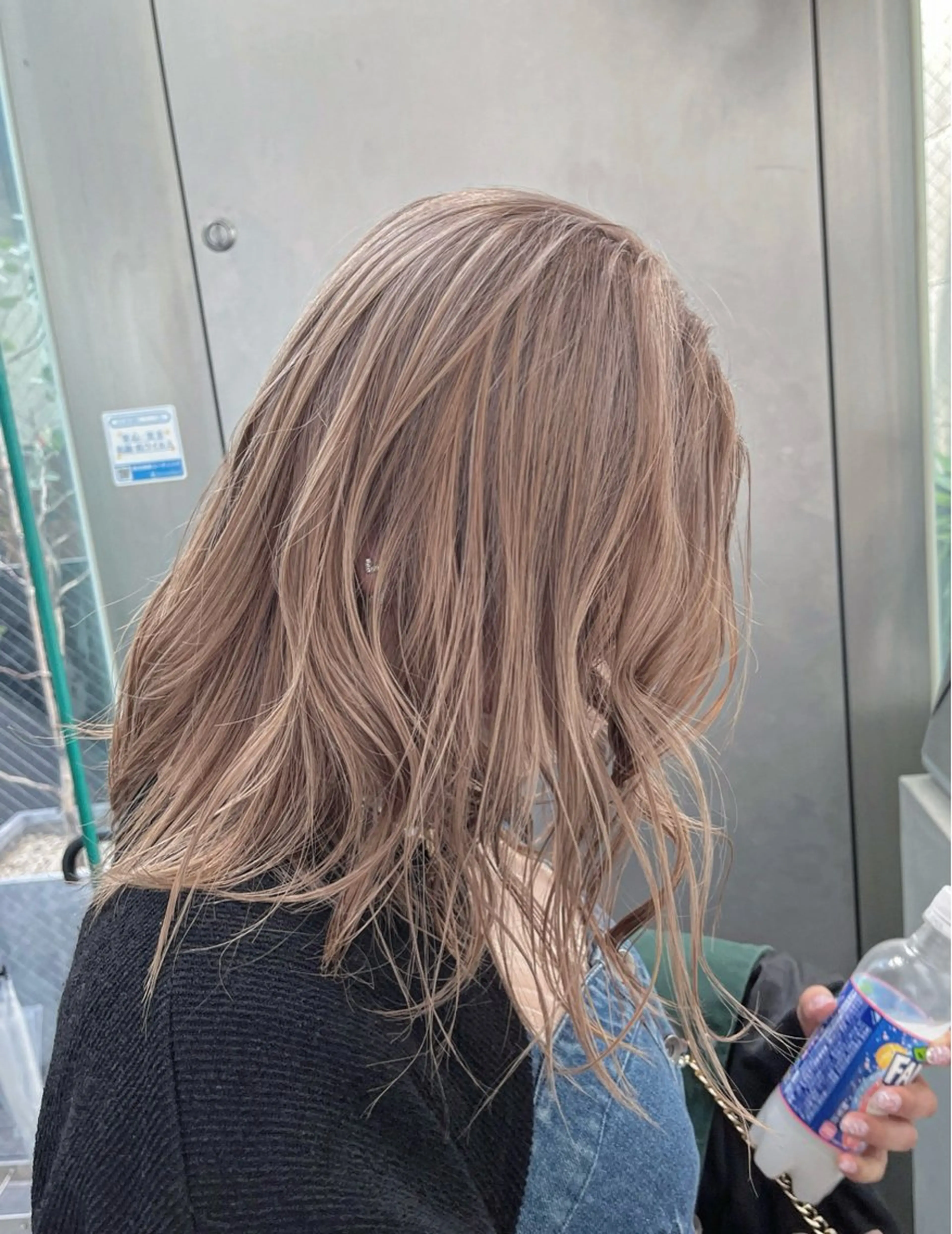 ミディアム カラー ブリーチ ケアブリーチ レイヤーカット カット ヘアカラー トリートメント ケアブリーチ レイヤーカットのヘアスタイル