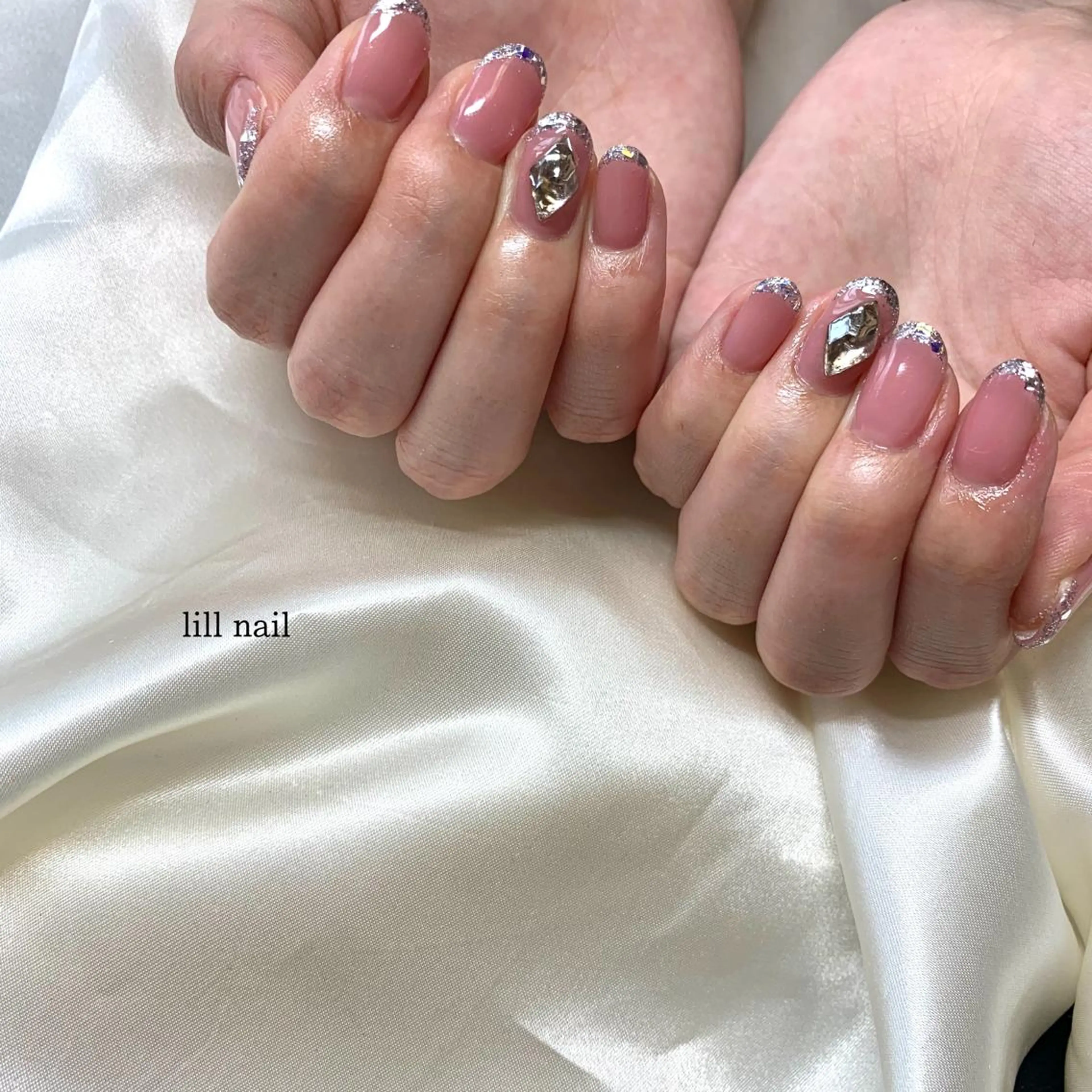 ミディアム pllia beautyのネイルデザイン