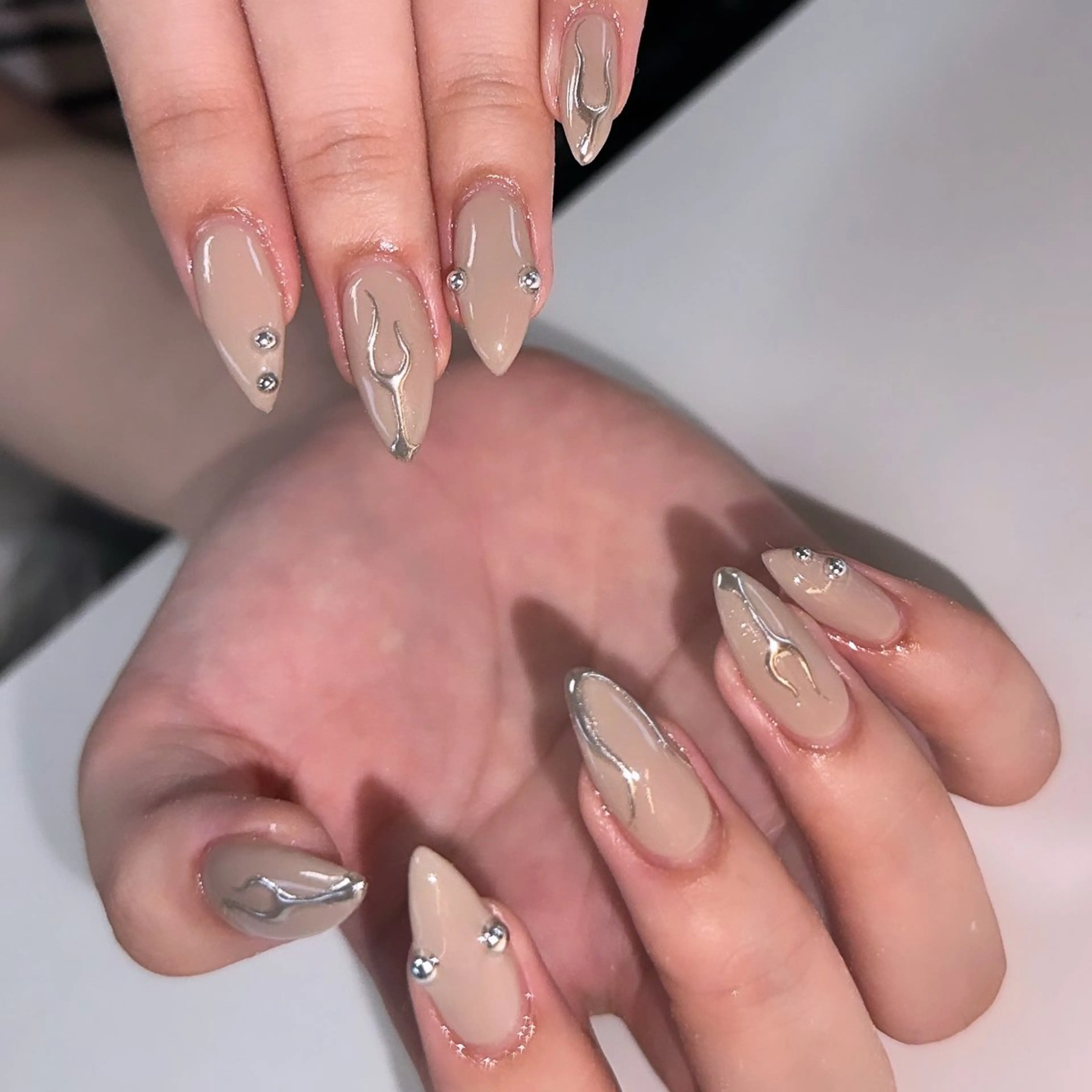 ミディアム ハンドネイル Amo nailのネイルデザイン