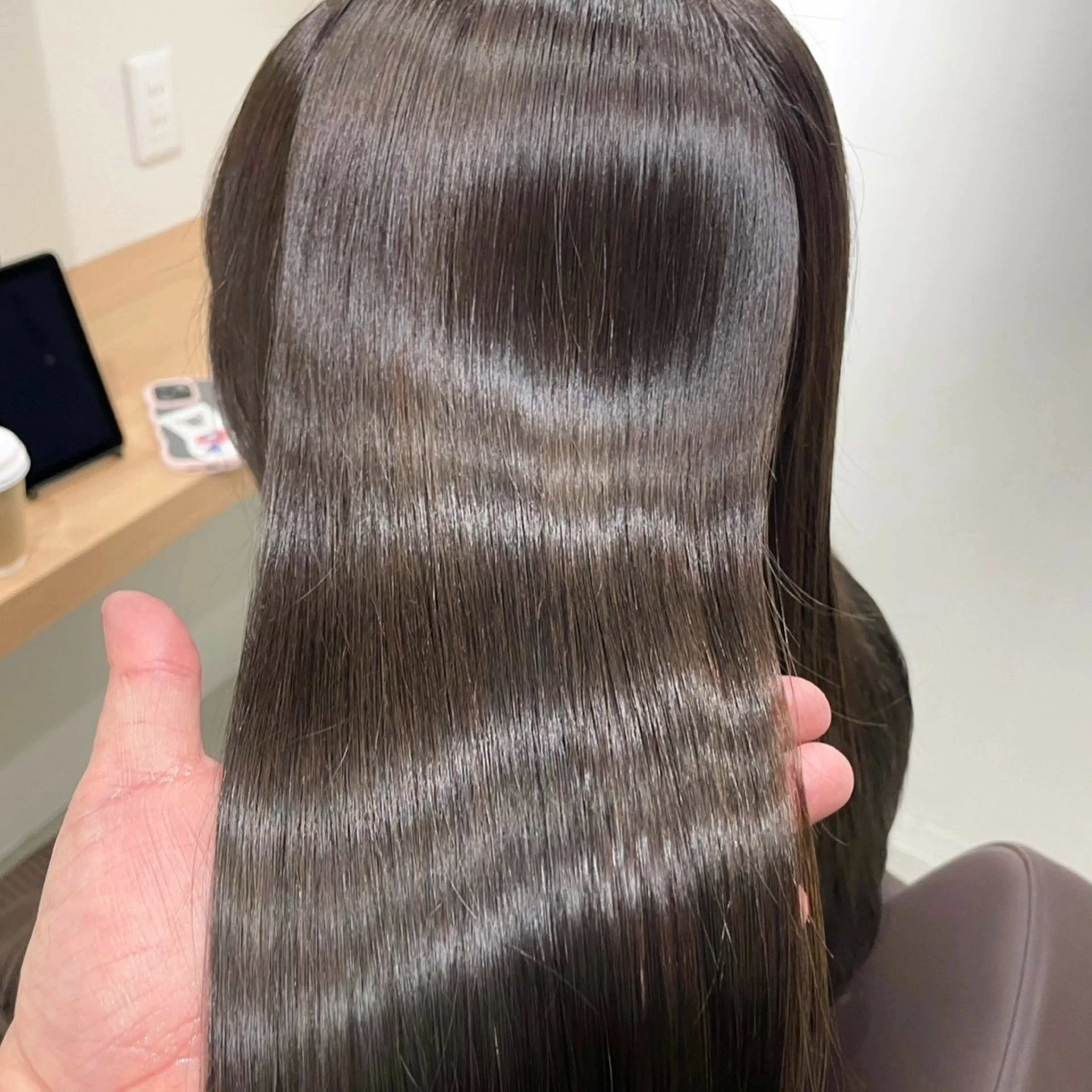 ロング カラー アッシュ グレージュ オリーブグレージュ オリーブグレー 髪質改善 カット ヘアカラー トリートメント Attrait .のヘアスタイル