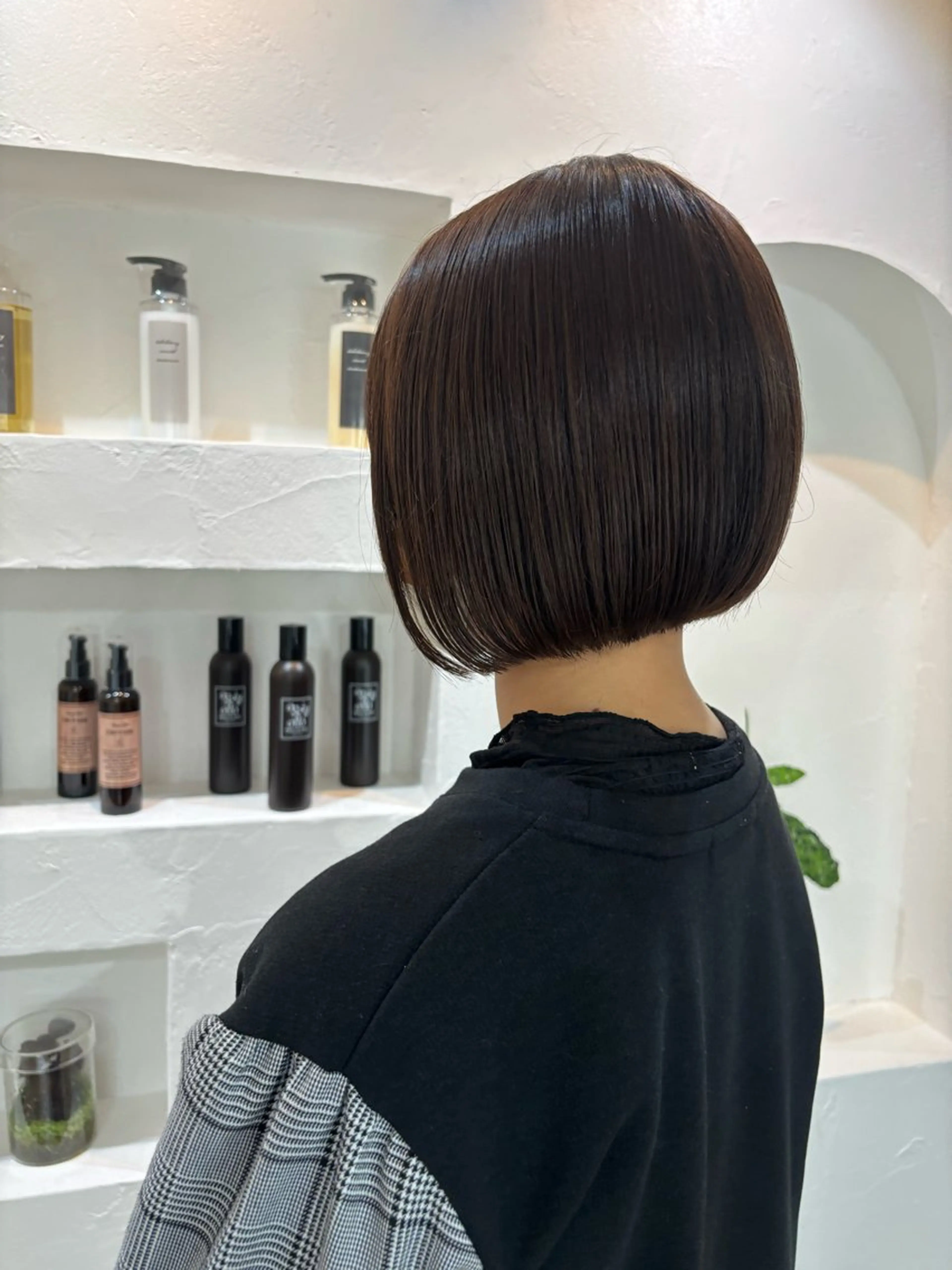 ショート ボブ 顔周りのデザイン特化 井手麻梨栄のヘアスタイル