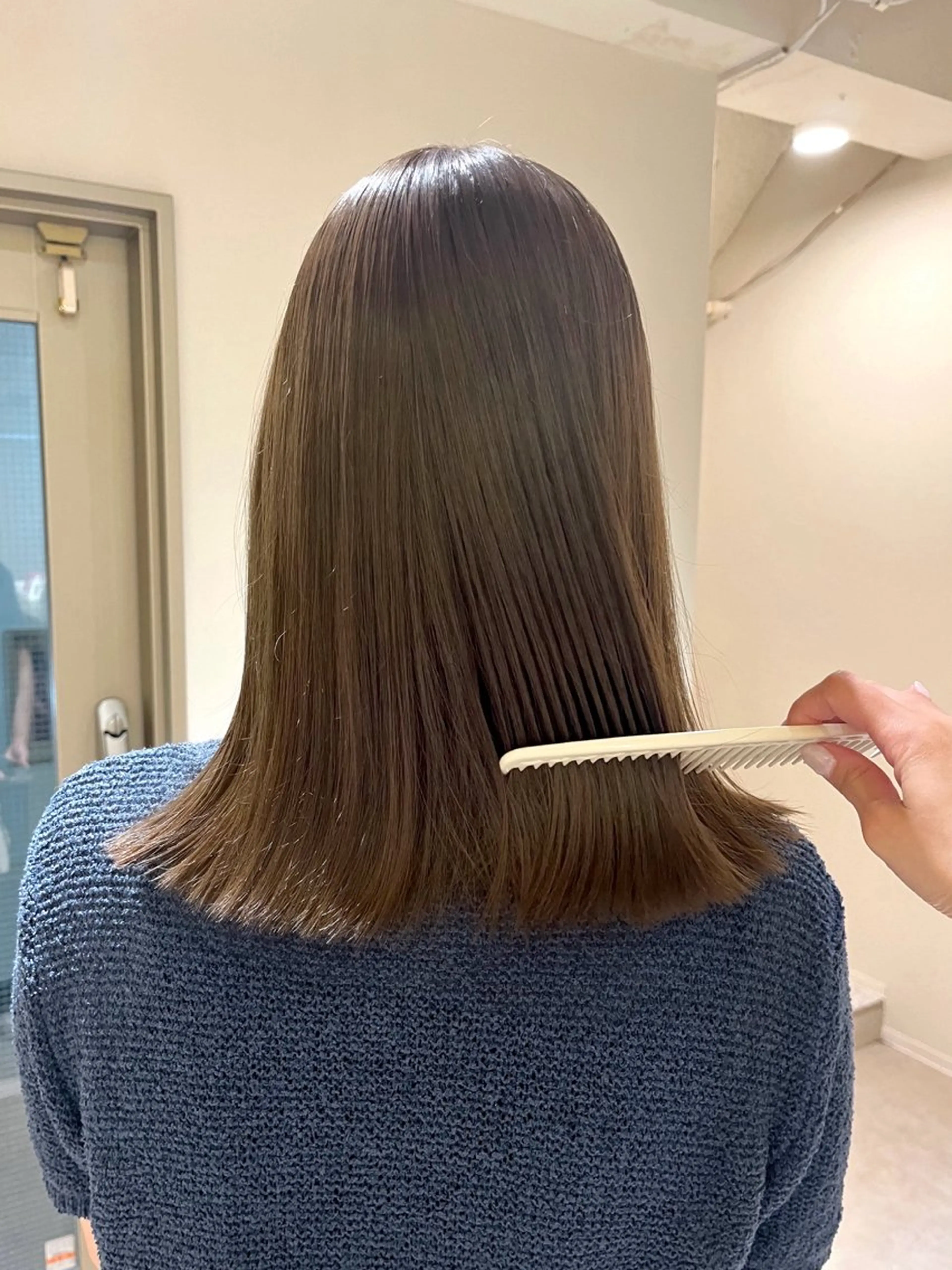セミロング カラー ベージュカラー 透明感カラー オリーブベージュ カット ヘアカラー KANO🌷 ブリーチなしカラーのヘアスタイル
