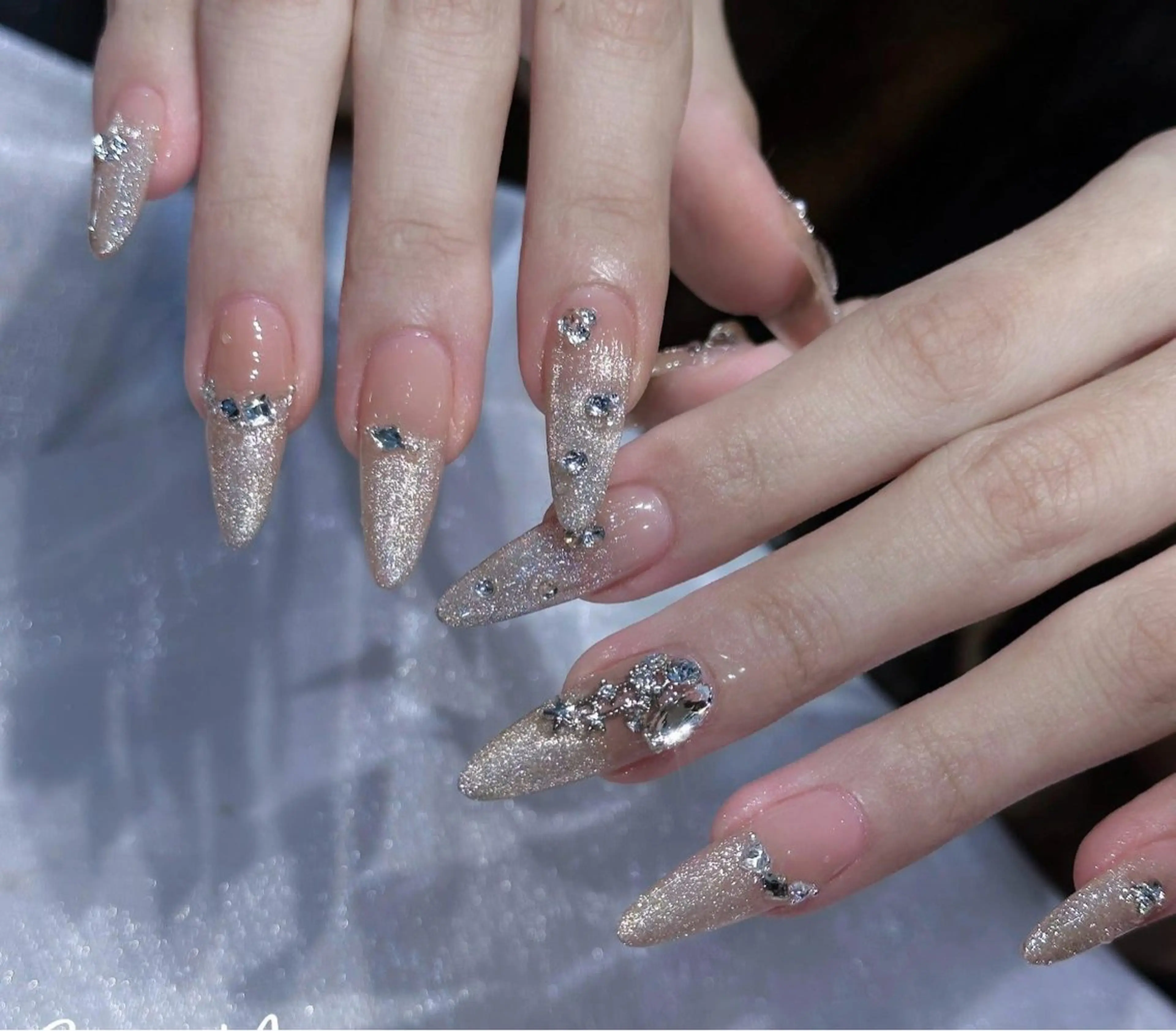 セミロング ハンドネイル Bibi beauty spa Osaka所属・Bibi nail Osakaのネイルデザイン