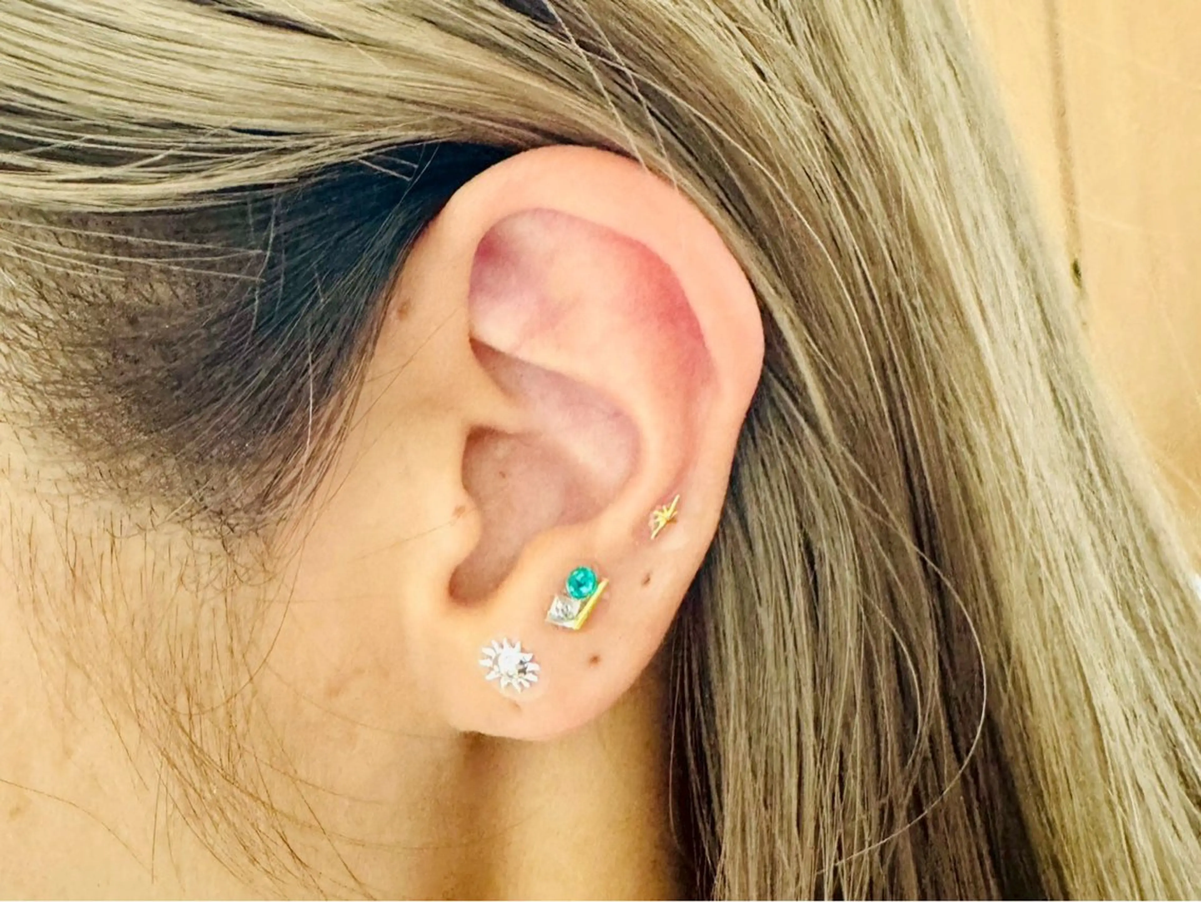 耳ツボジュエリーお試し6粒(小パーツのみ)の写真