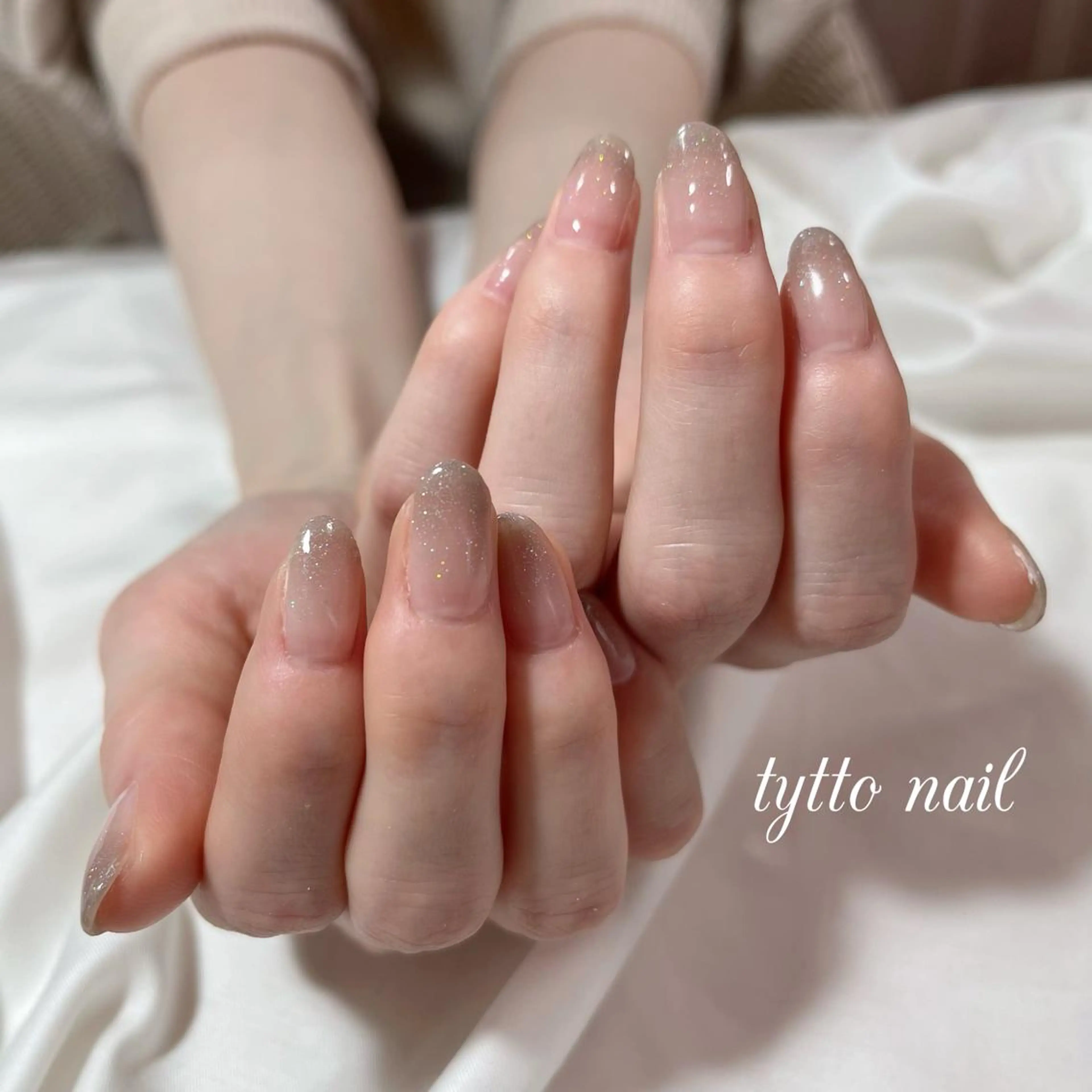 ネイル グラデーション キラキラネイル ラメ(グリッター) ラメグラデーション オフィスネイル ハンドネイル tytto nail ❤︎‪‪eri‪‪のネイルデザイン