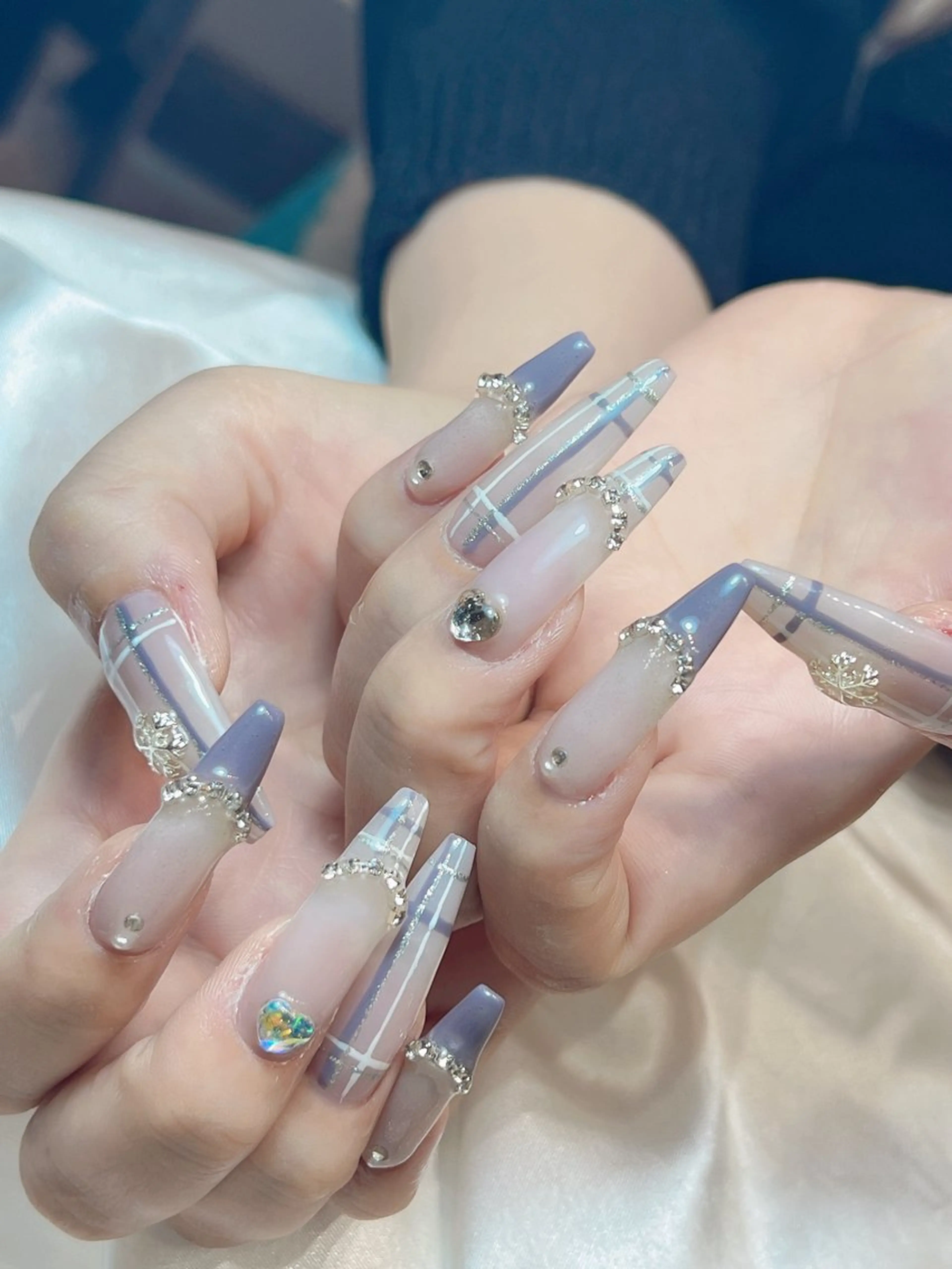 ネイル フレンチネイル ロングネイル スカルプネイル ハンドネイル salon de Tiara 蓮のネイルデザイン