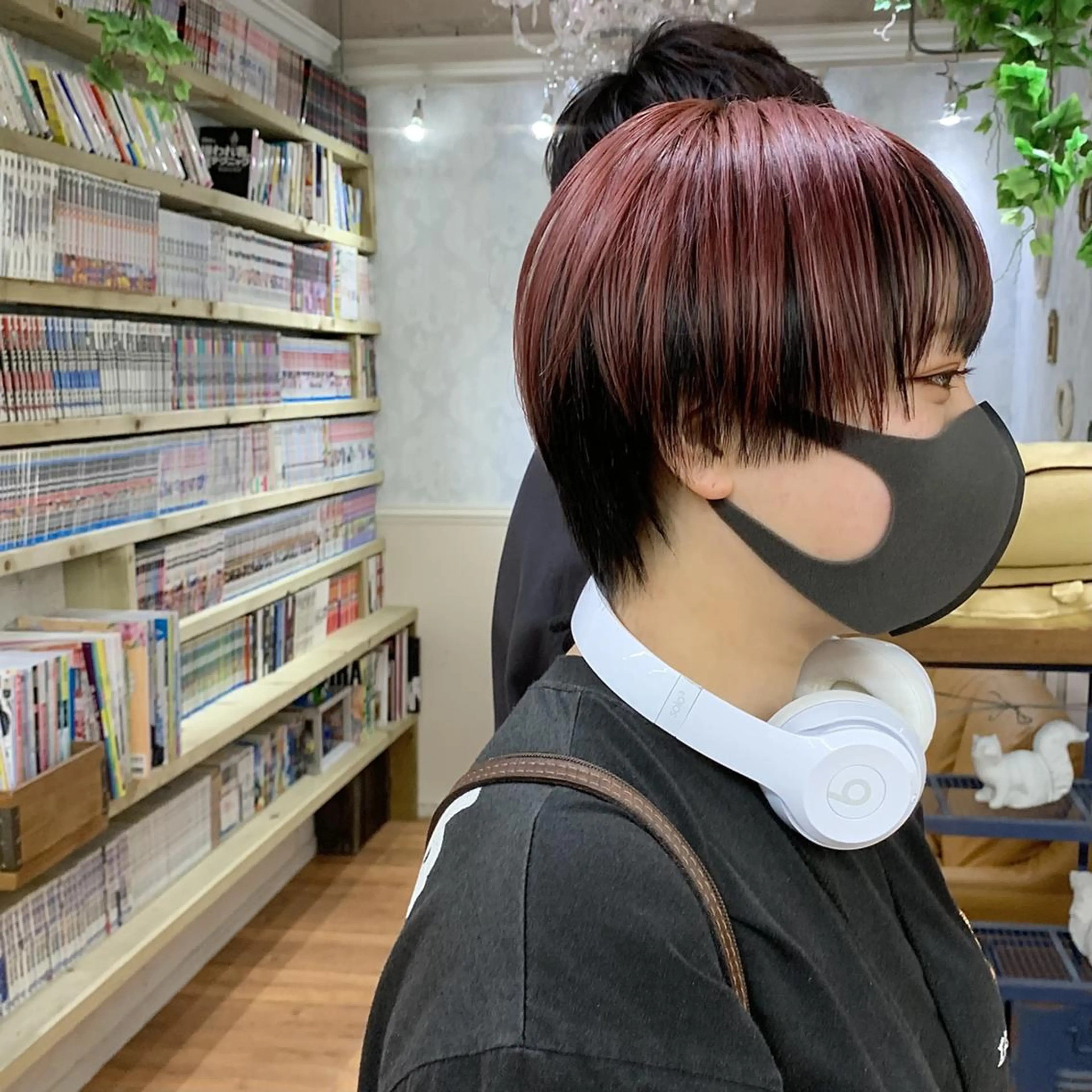 ショート カラー 黒髪 ブリーチ ピンクカラー お顔まわりカット🌱 emo.村松泉綺のヘアスタイル