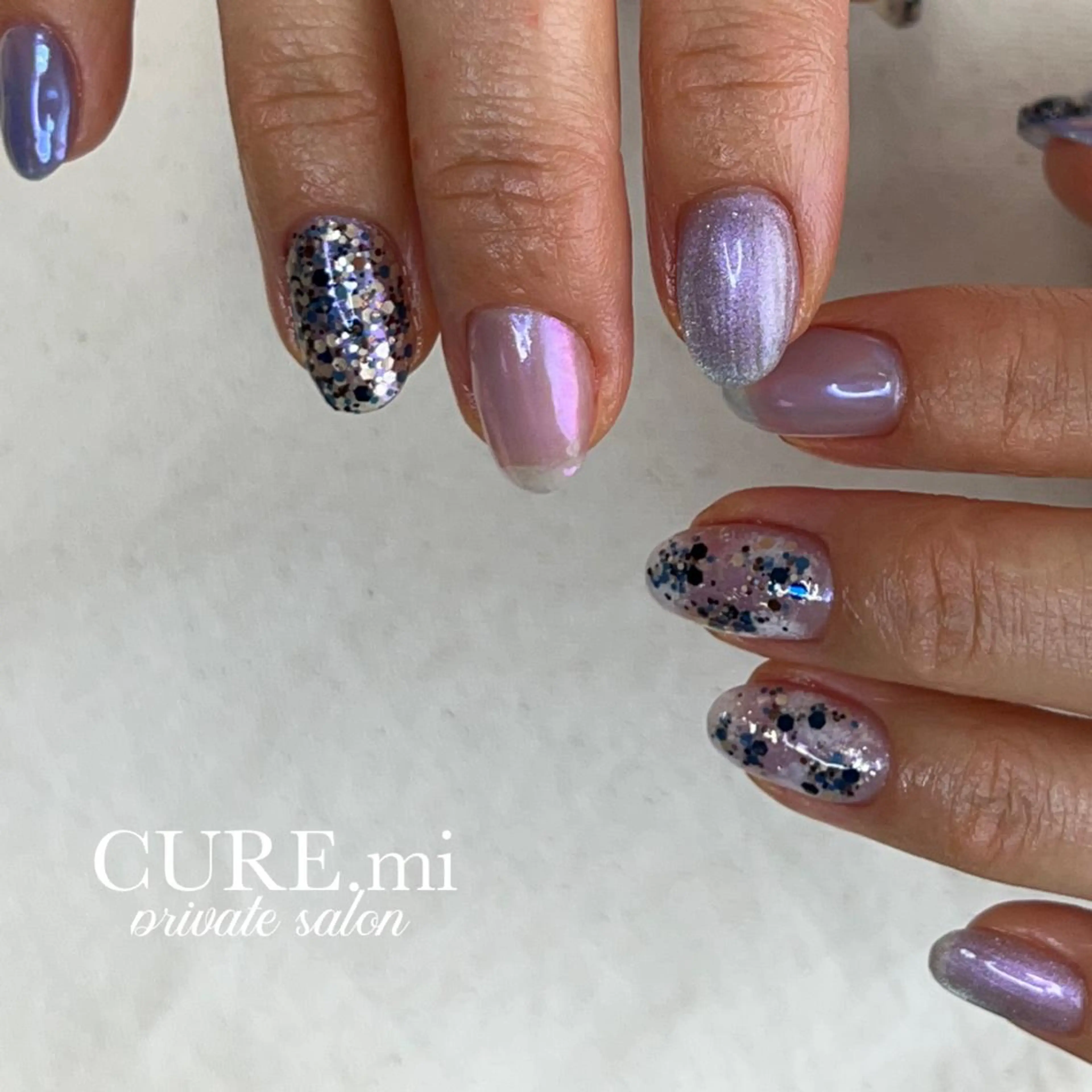 ネイル アートネイル ブルー ラメ(グリッター) パープル ハンドネイル ハンドケア CURE.mi所属・伊藤 美香のネイルデザイン