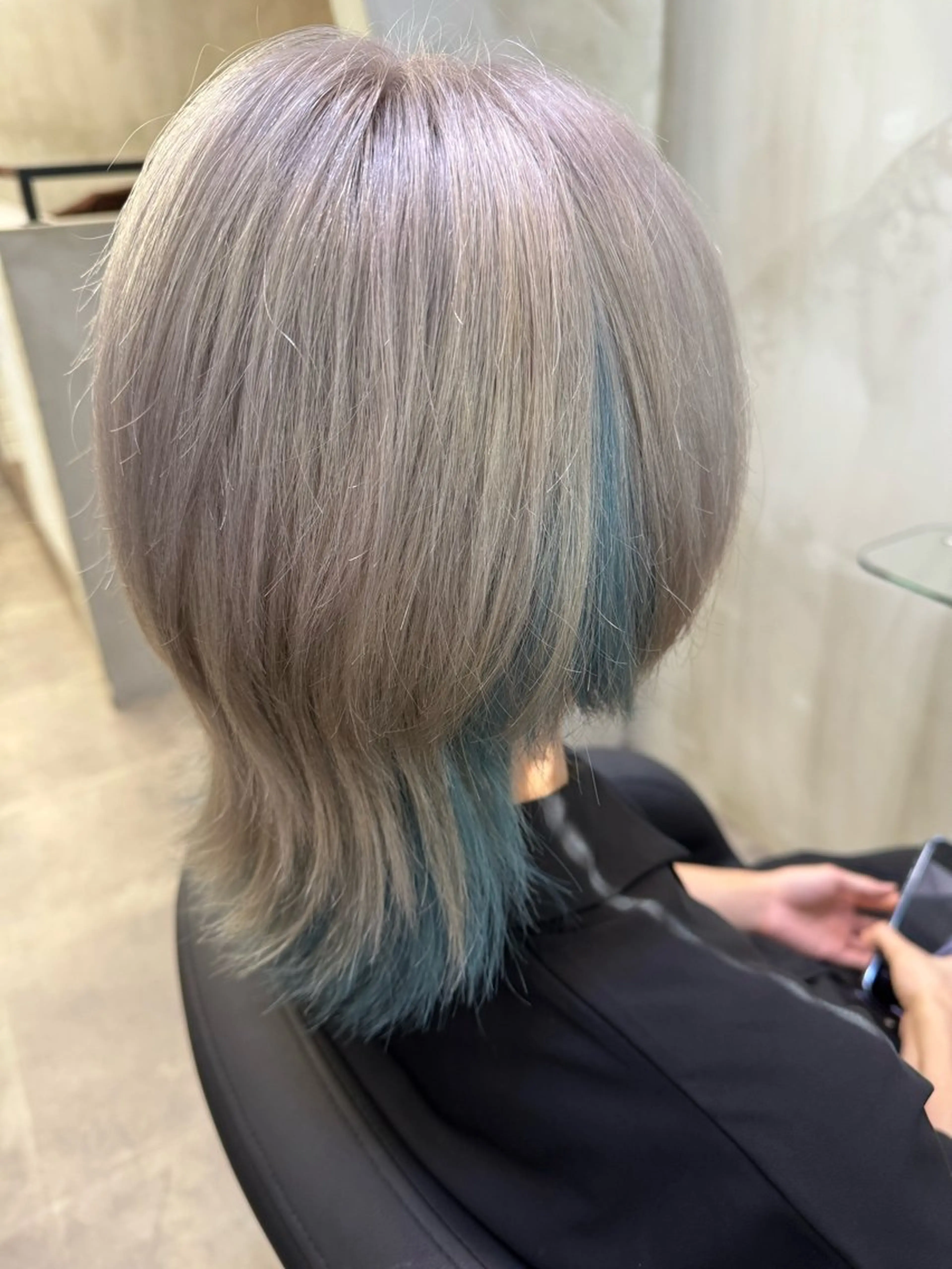 ショート メンズ メンズブリーチ メンズハイトーン メンズインナーカラー メンズウルフカット ウルフカット ヘアカラー トリートメント ハイトーン/ホワイト カラー/Shinyaのヘアスタイル