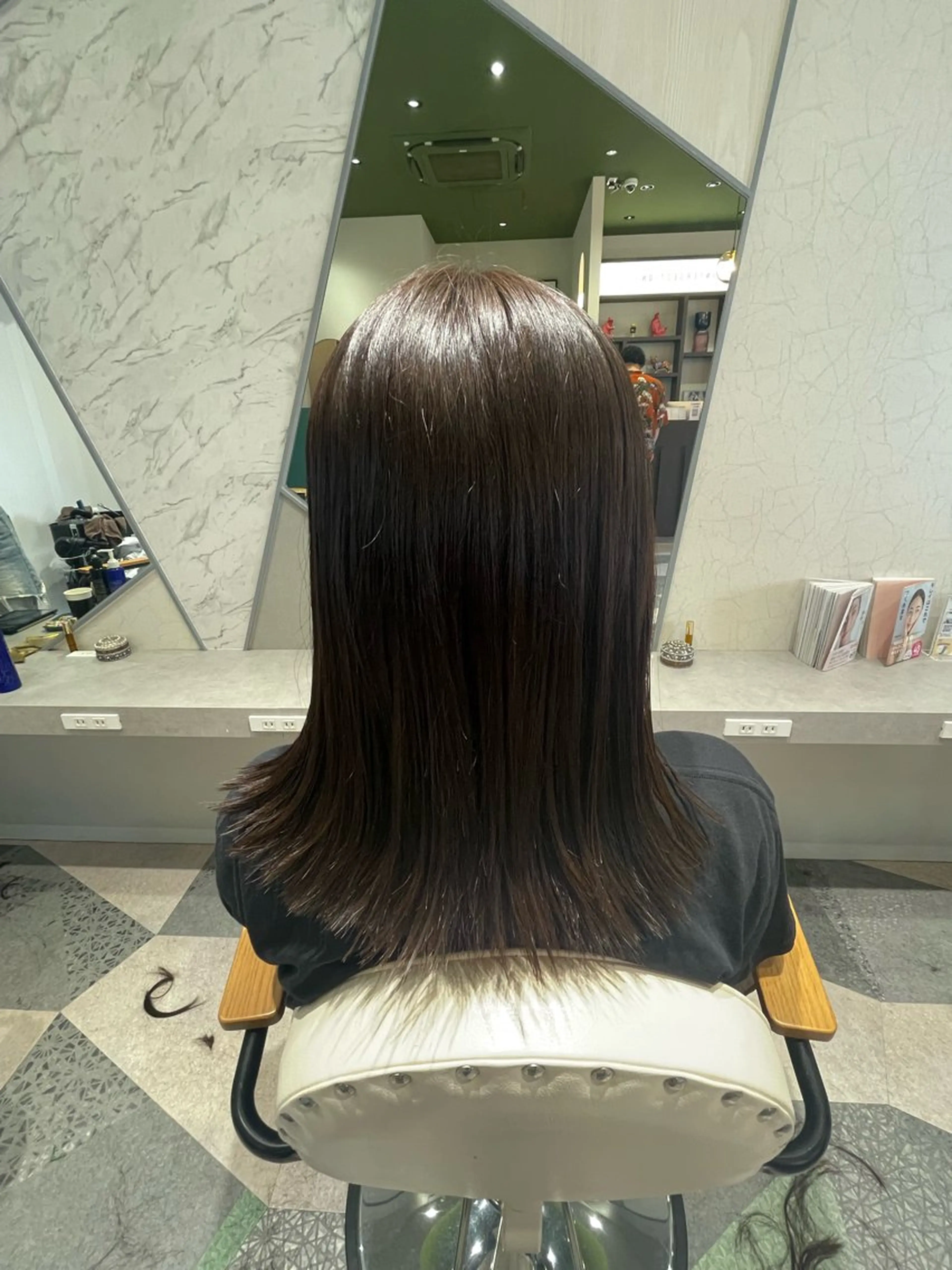 ミディアム カット 縮毛矯正 内藤 すずなのヘアスタイル