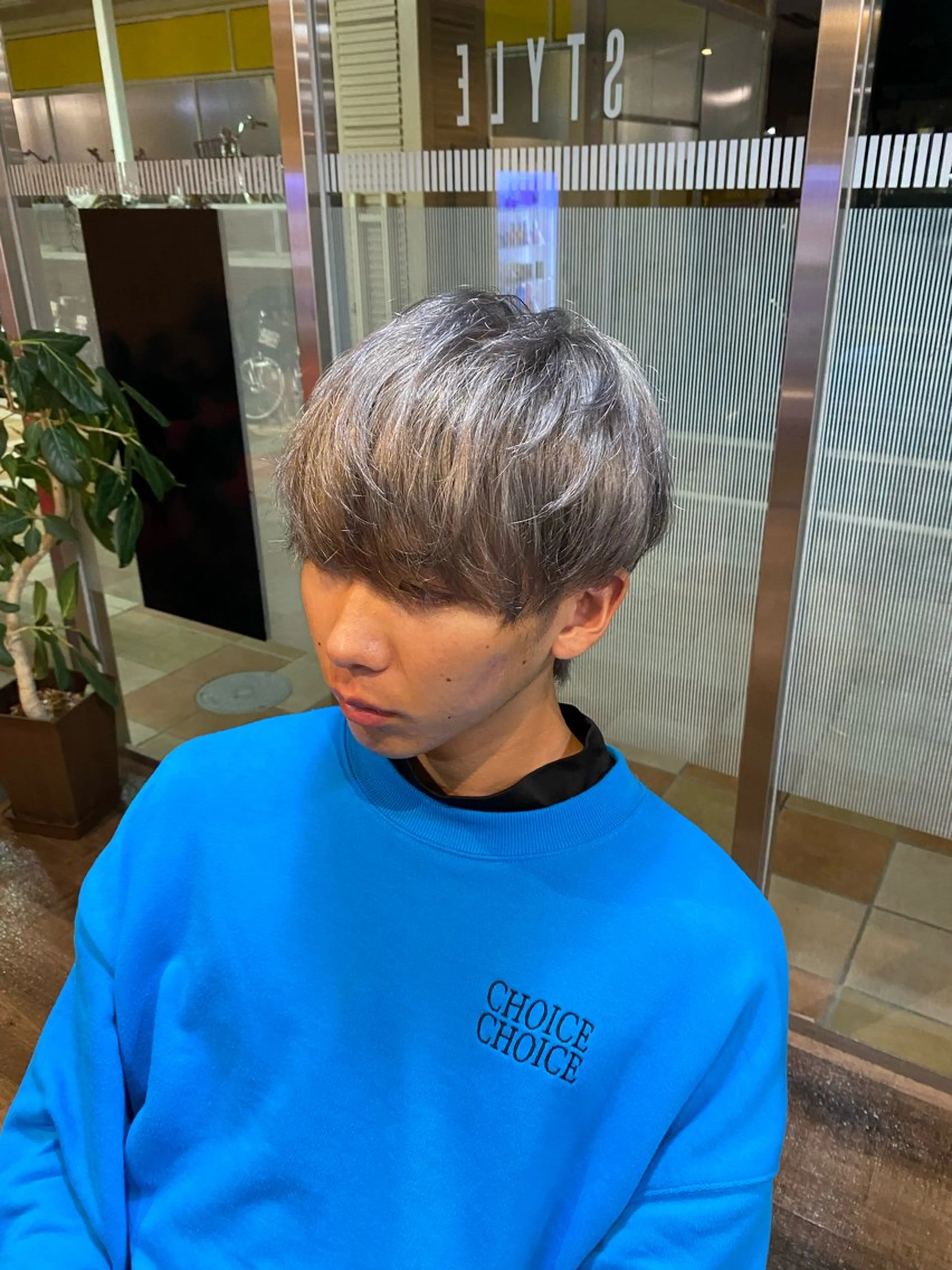 カラー メンズ アッシュ シルバー シルバーアッシュ STYLE エキシティ店所属・【似合わせパーマ】 STYLE 杉原　魁のヘアスタイル
