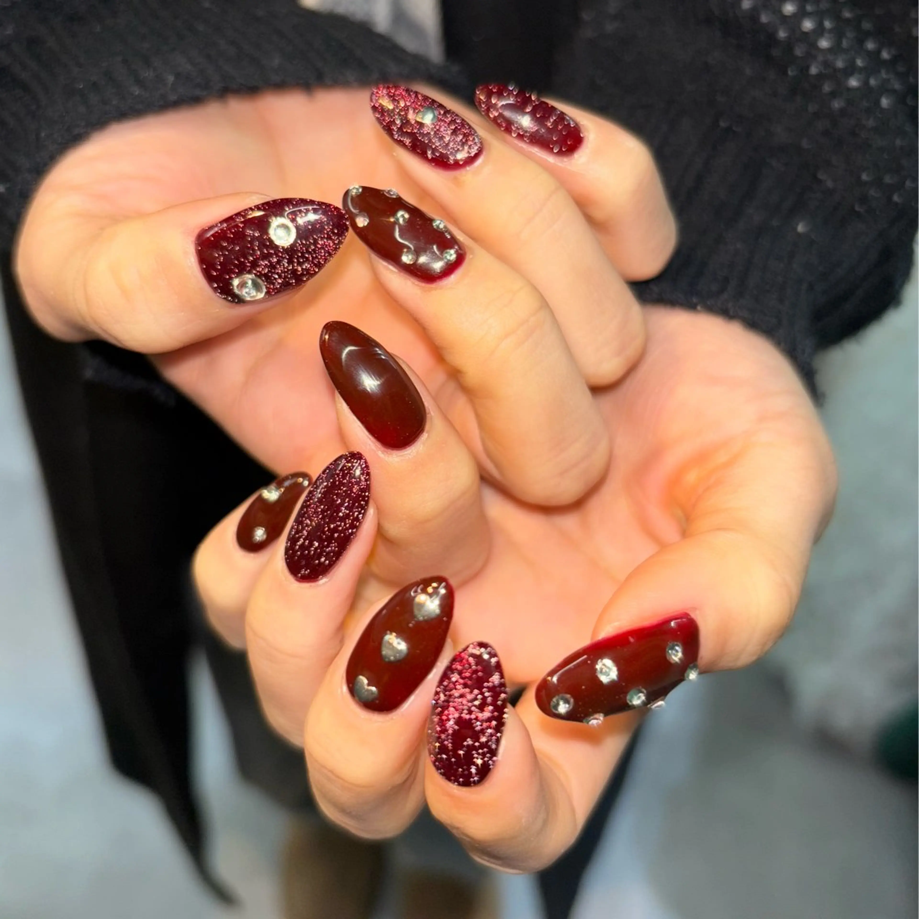 ネイル ボルドー フラッシュネイル ラメ(グリッター) ハンドネイル ニコネイル下北沢店所属・miyu ˚ ༘ ೀのネイルデザイン