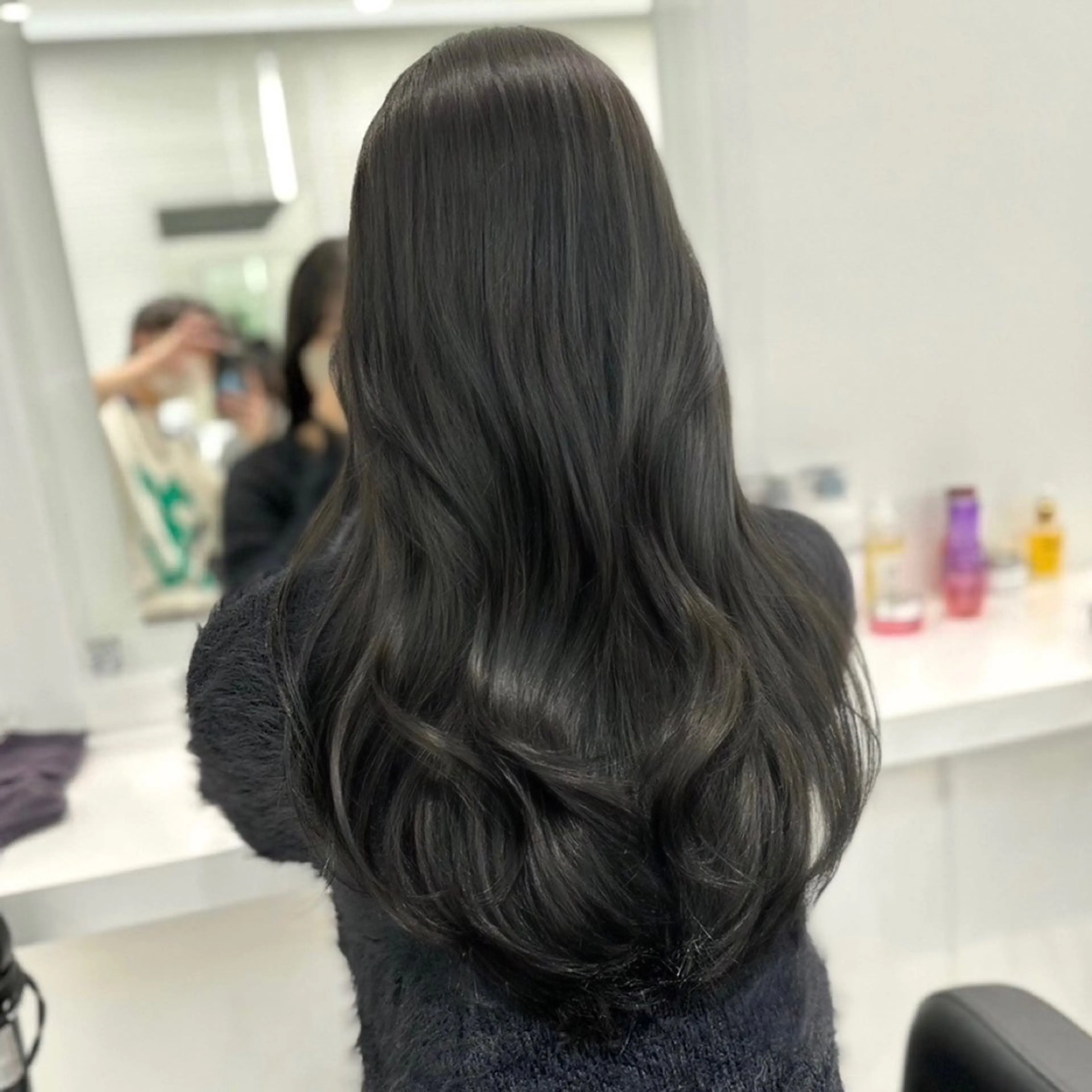 ロング ヘアカラー 大人っぽベージュ🤍 レイヤーRikutoのヘアスタイル