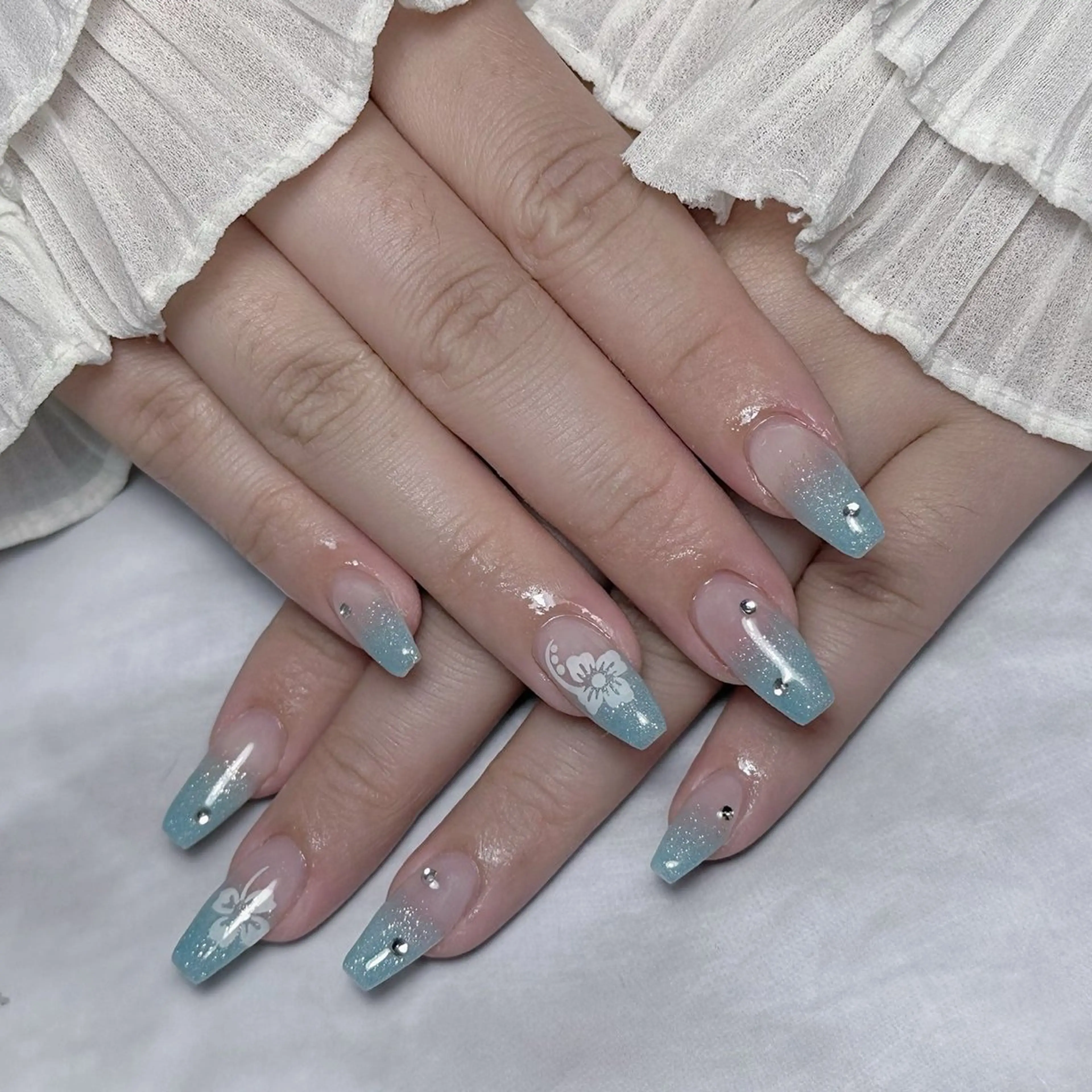ネイル ハンドネイル ☁️Yun nail KiKi☁️のネイルデザイン