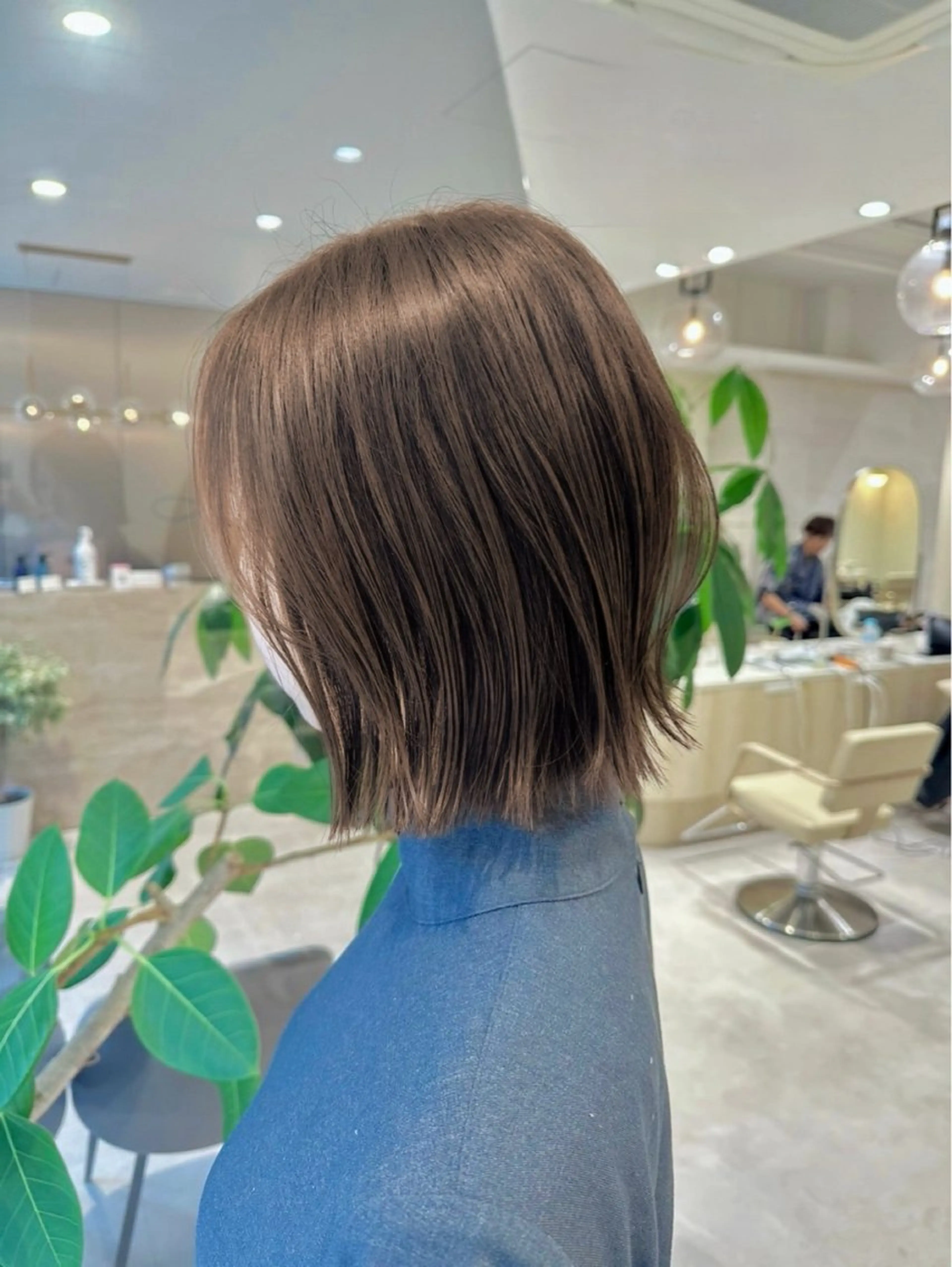 ショート カラー ベージュカラー ボブ 外ハネヘア カット ヘアカラー 透明感カラー🌿 グレージュ🐺陽介のヘアスタイル