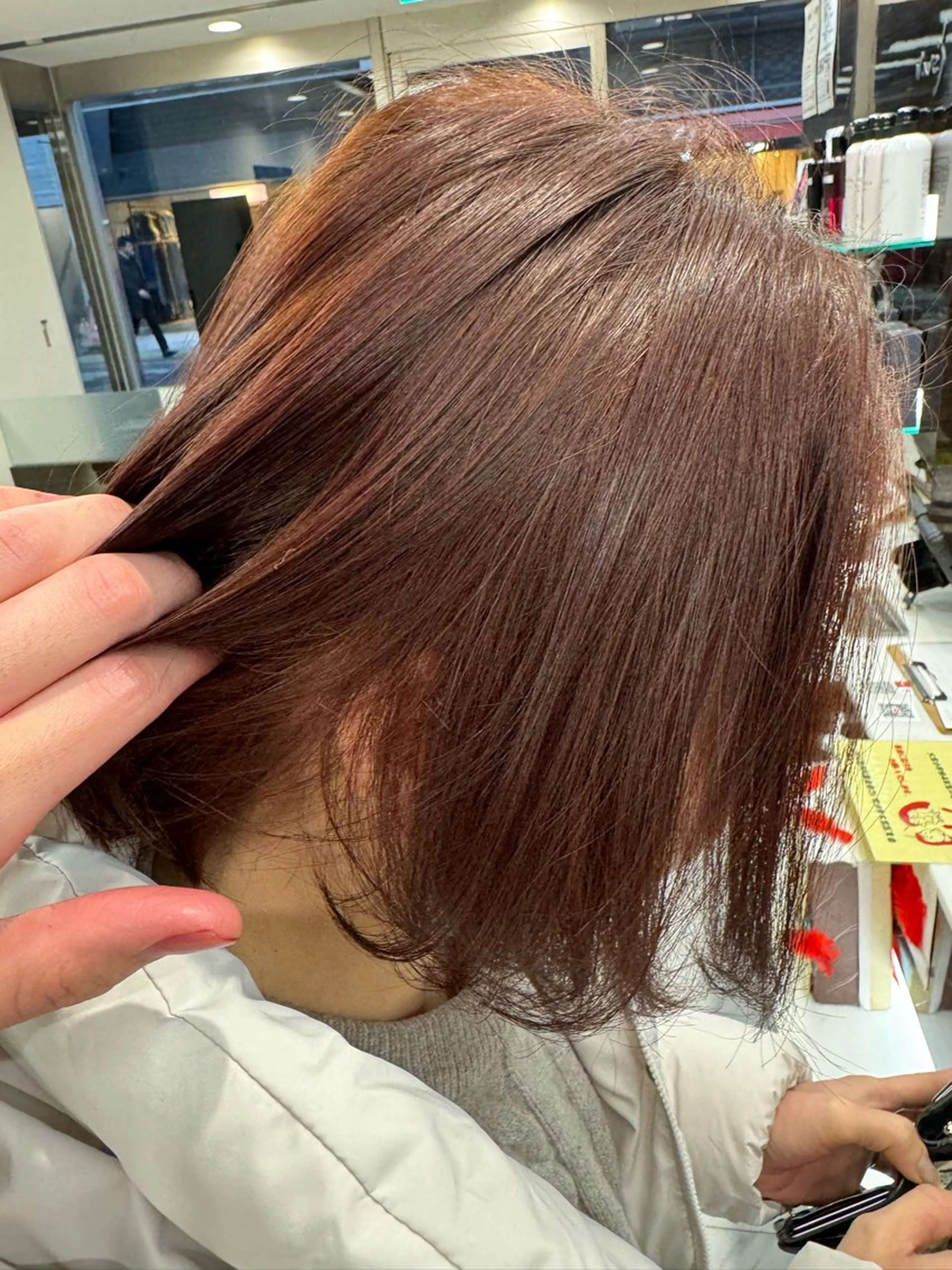 ミディアム カラー ヘアアレンジ 切りっぱなしボブ ブリーチ ブラウンカラー デザインカラー ダブルカラー カット ヘアカラー トリートメント 目黒 碧人のヘアスタイル
