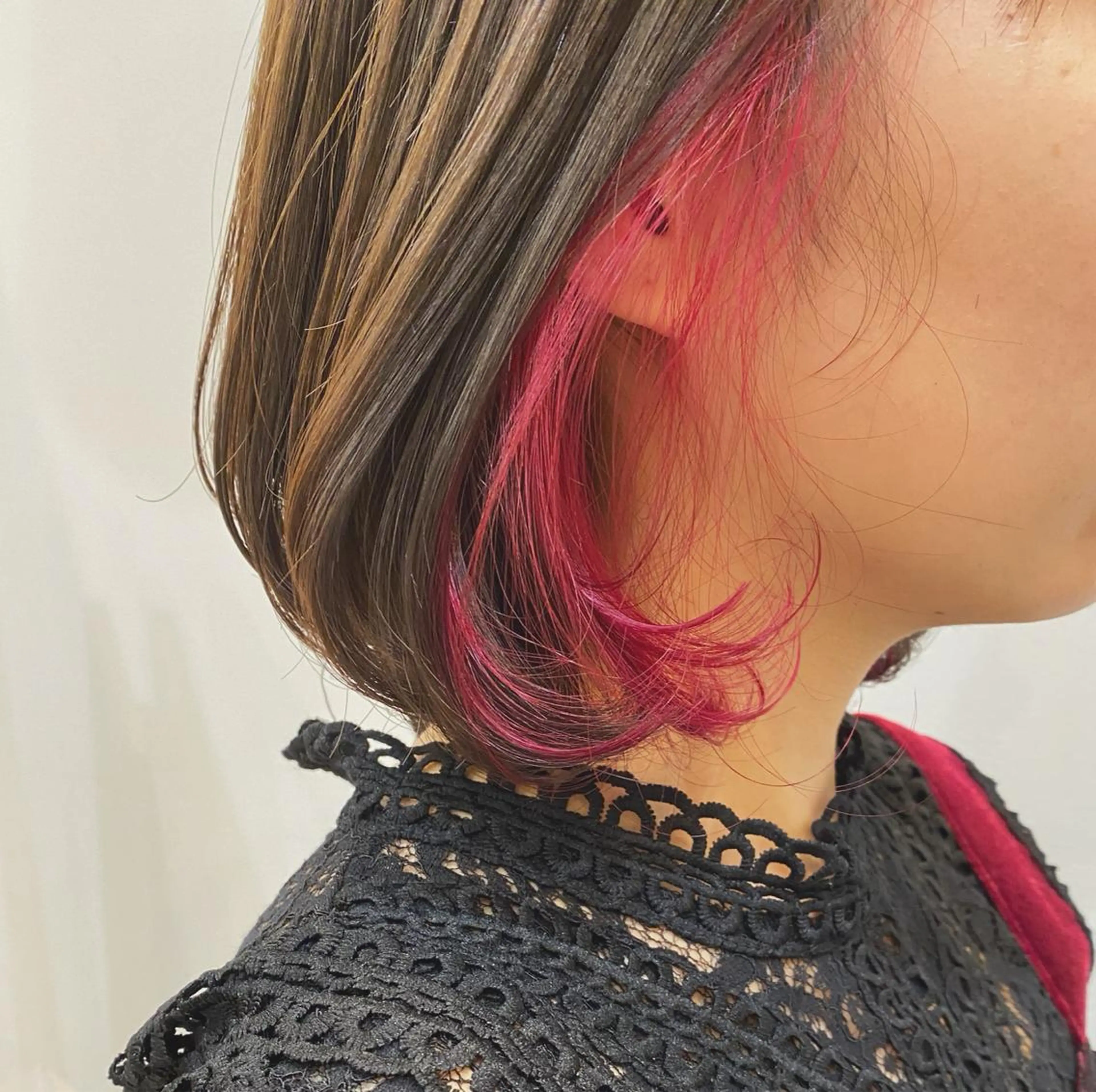 セミロング ブリーチ指名 NO1🌈SAKIのヘアスタイル