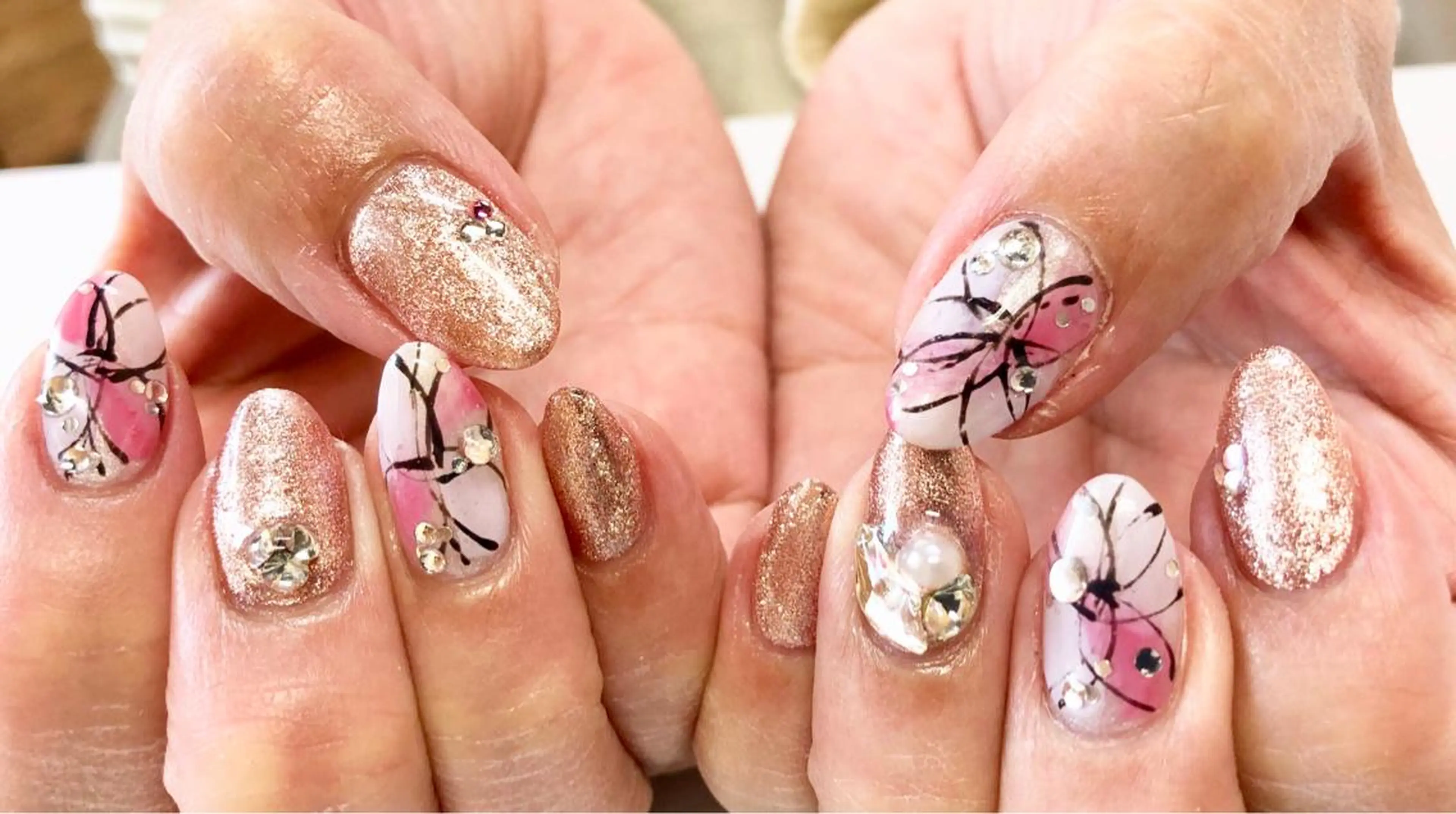 ネイル マツエク・マツパ フラワーネイル ラメ(グリッター) esNail&eye イーズネイル＆アイのネイルデザイン