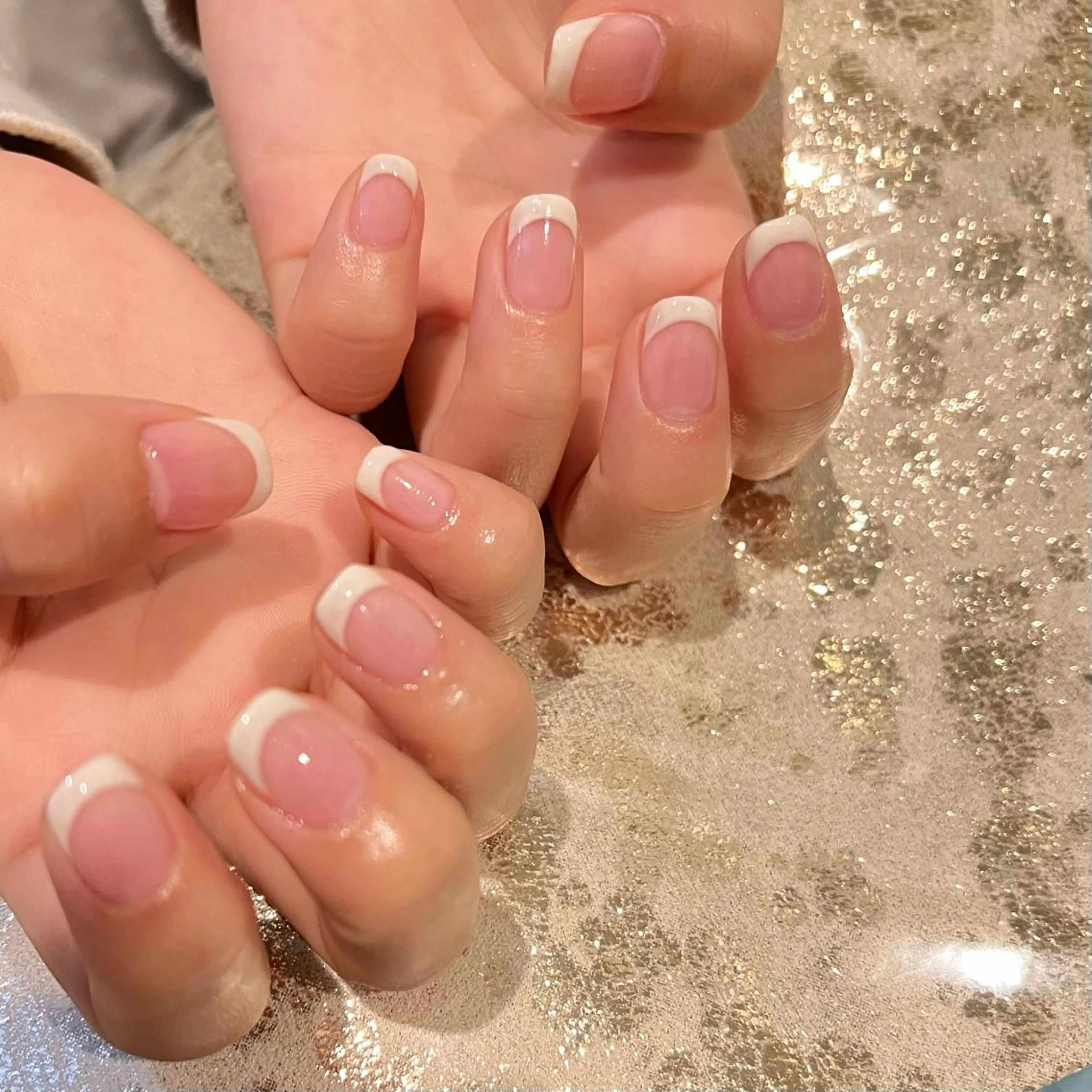 ショート ネイル フレンチネイル ハンドネイル H🌺 NAILのネイルデザイン