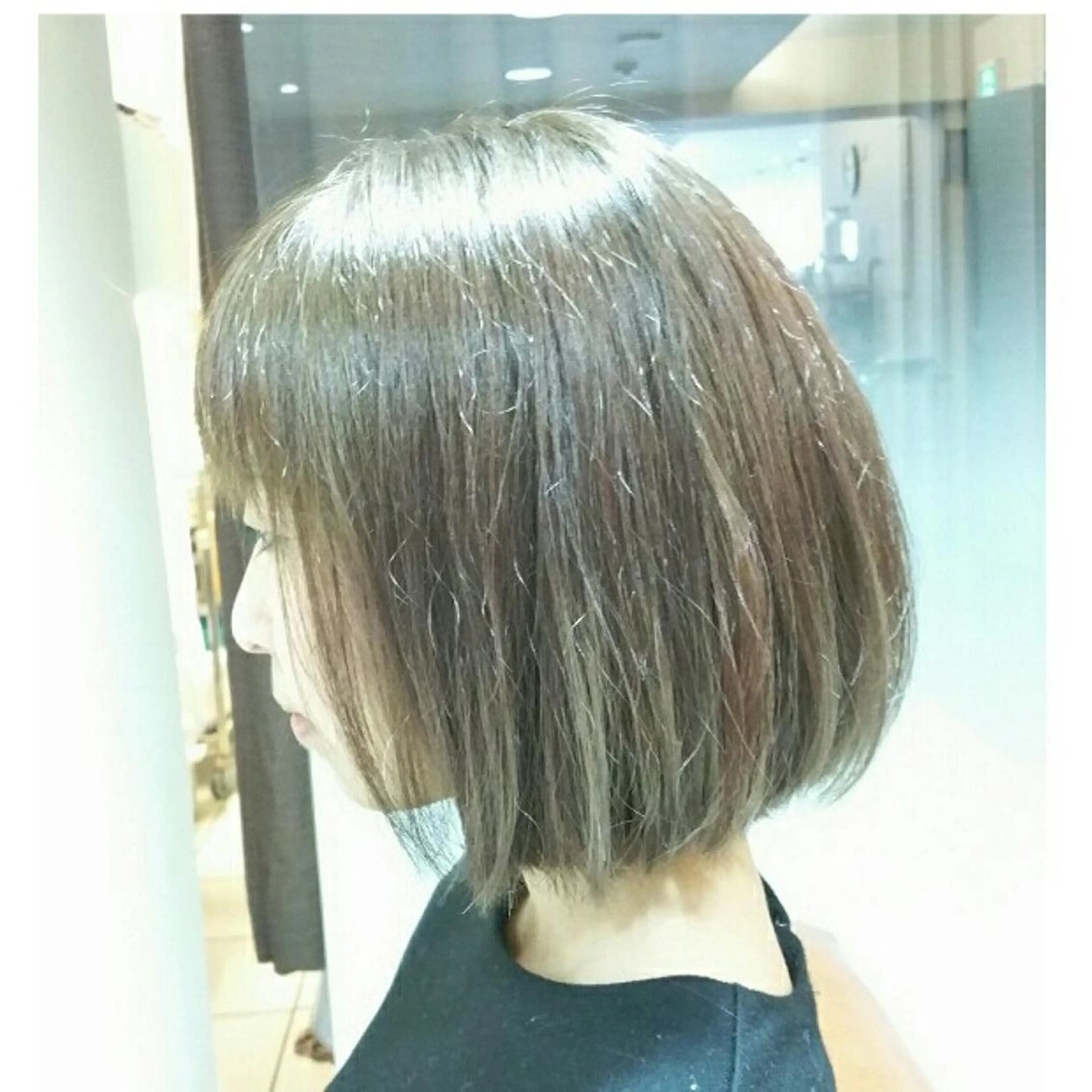 ショート カラー イルミナカラー ヘアカラー トリートメント ショートヘア💫 ハイトーン西田拓馬のヘアスタイル