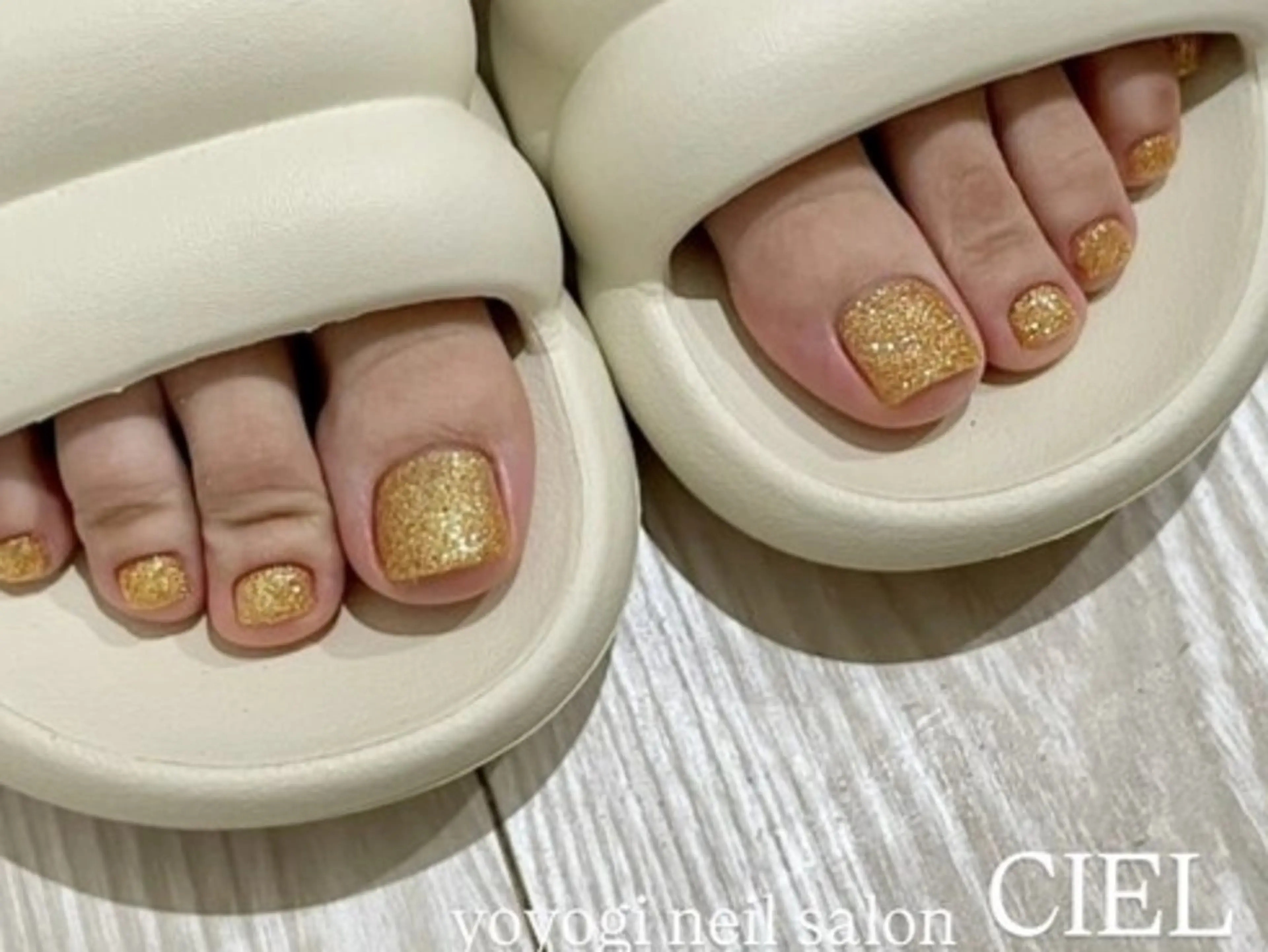 👣《フットネイル》オフ込みワンカラー　ラメグラ🫧💖の写真